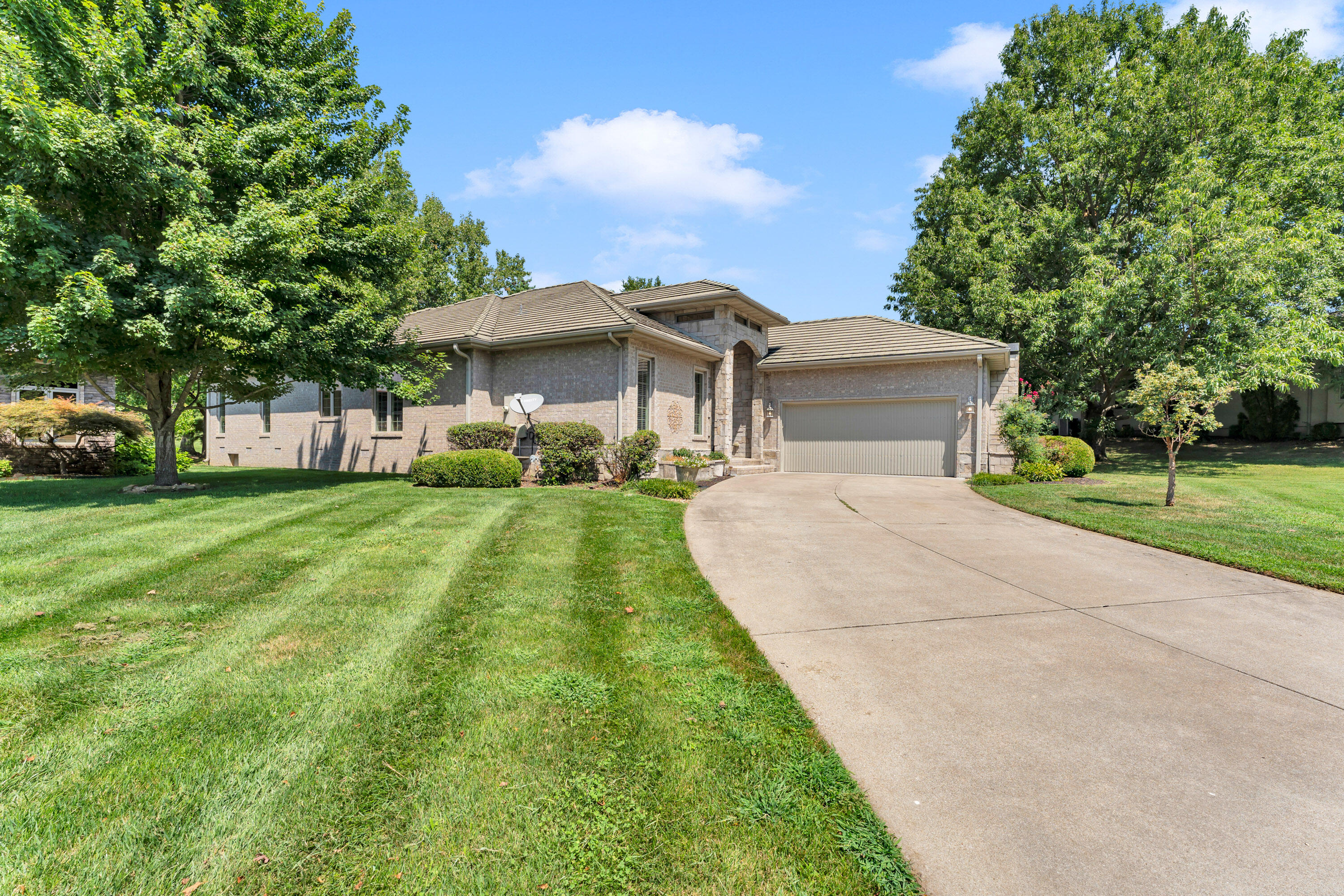 Photo 2 - Residential for sale – 3901 E Villa Way  Springfield, MO