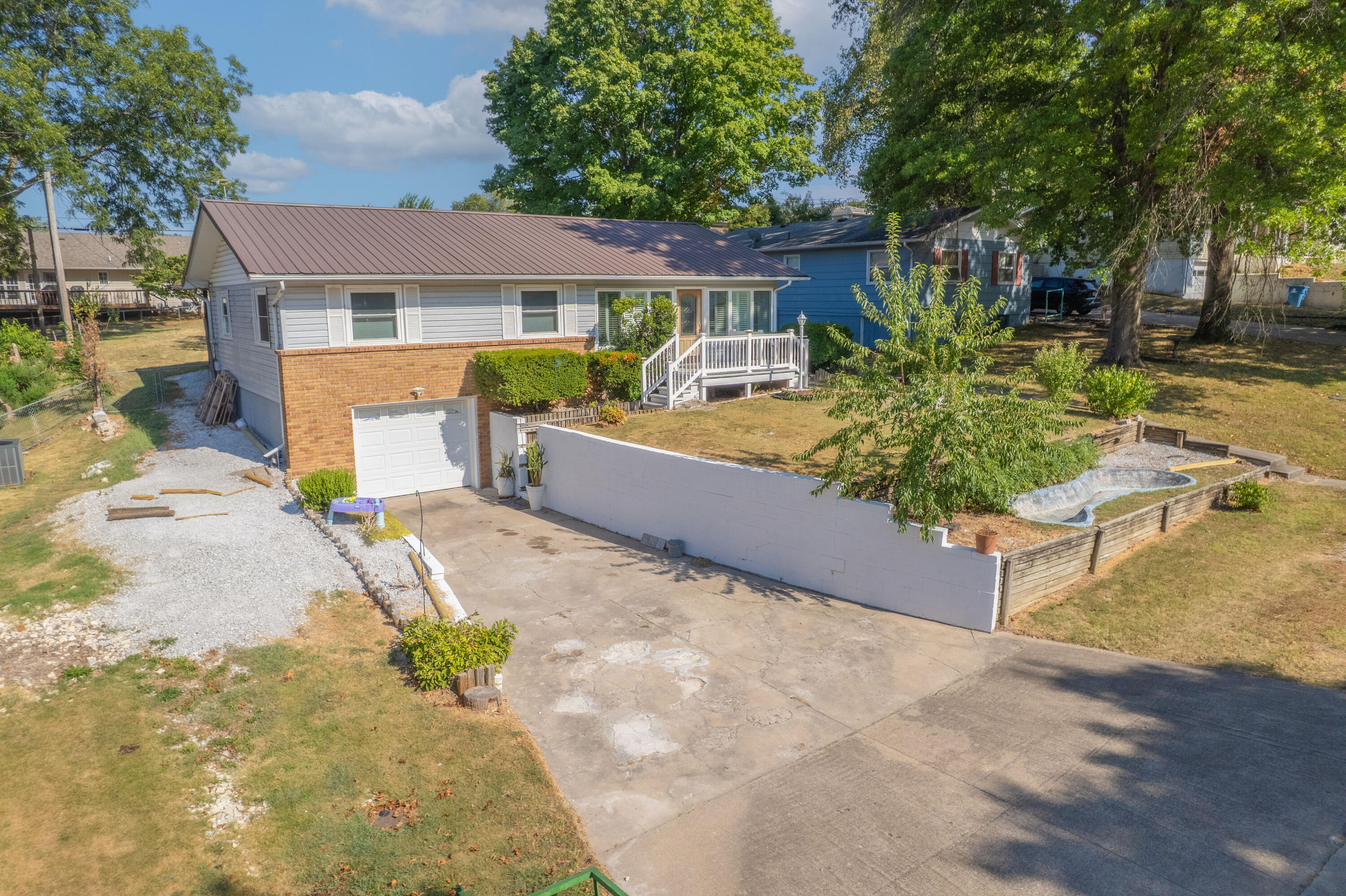 Photo 3 - Residential for sale – 1305  Benton Avenue  Neosho, MO