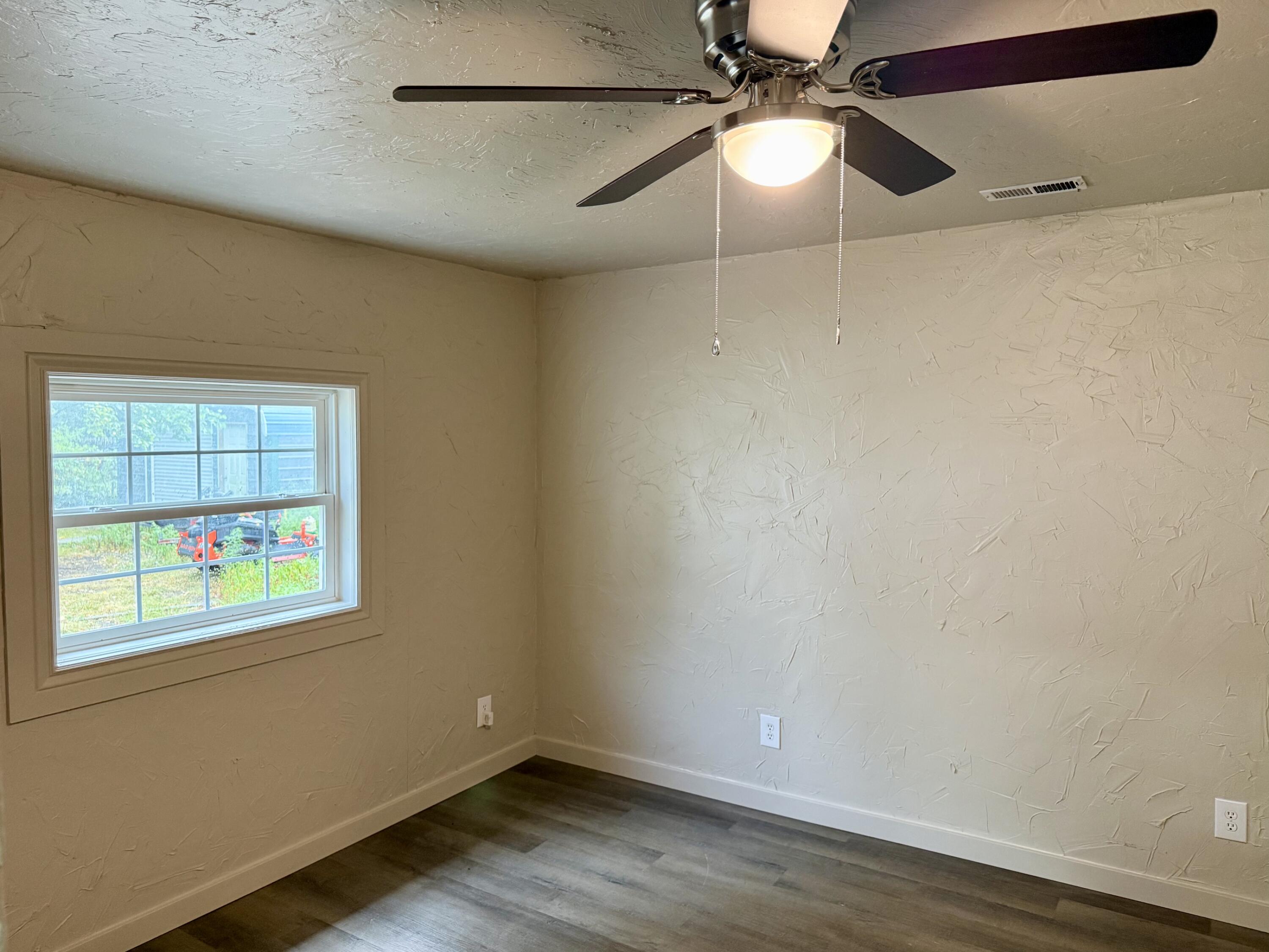 Photo 9 - Residential for sale – 212 E Delta Street  Aurora, MO