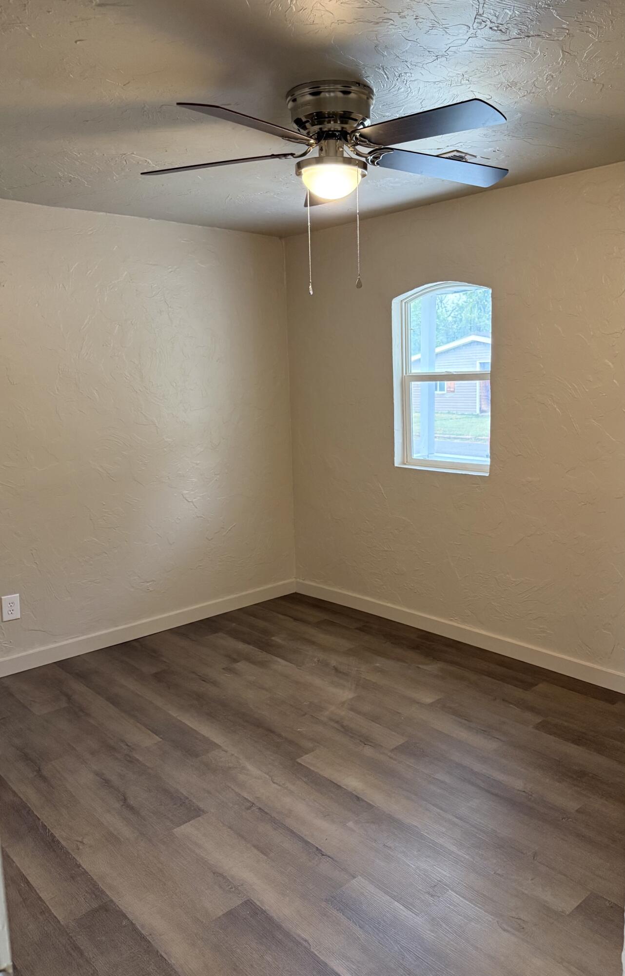 Photo 7 - Residential for sale – 212 E Delta Street  Aurora, MO