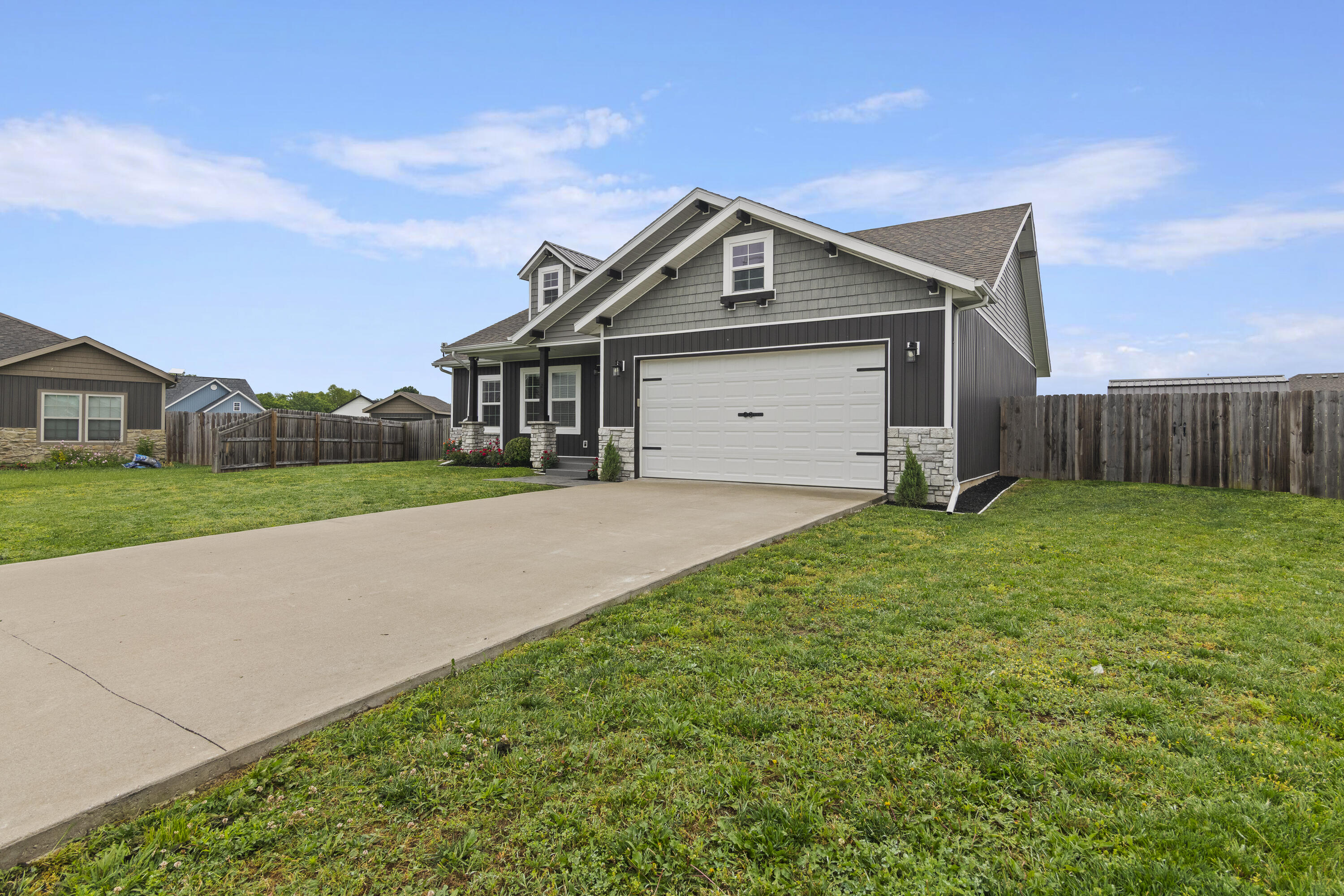 Photo 2 - Residential for sale – 2390 S Sedona Court  Bolivar, MO