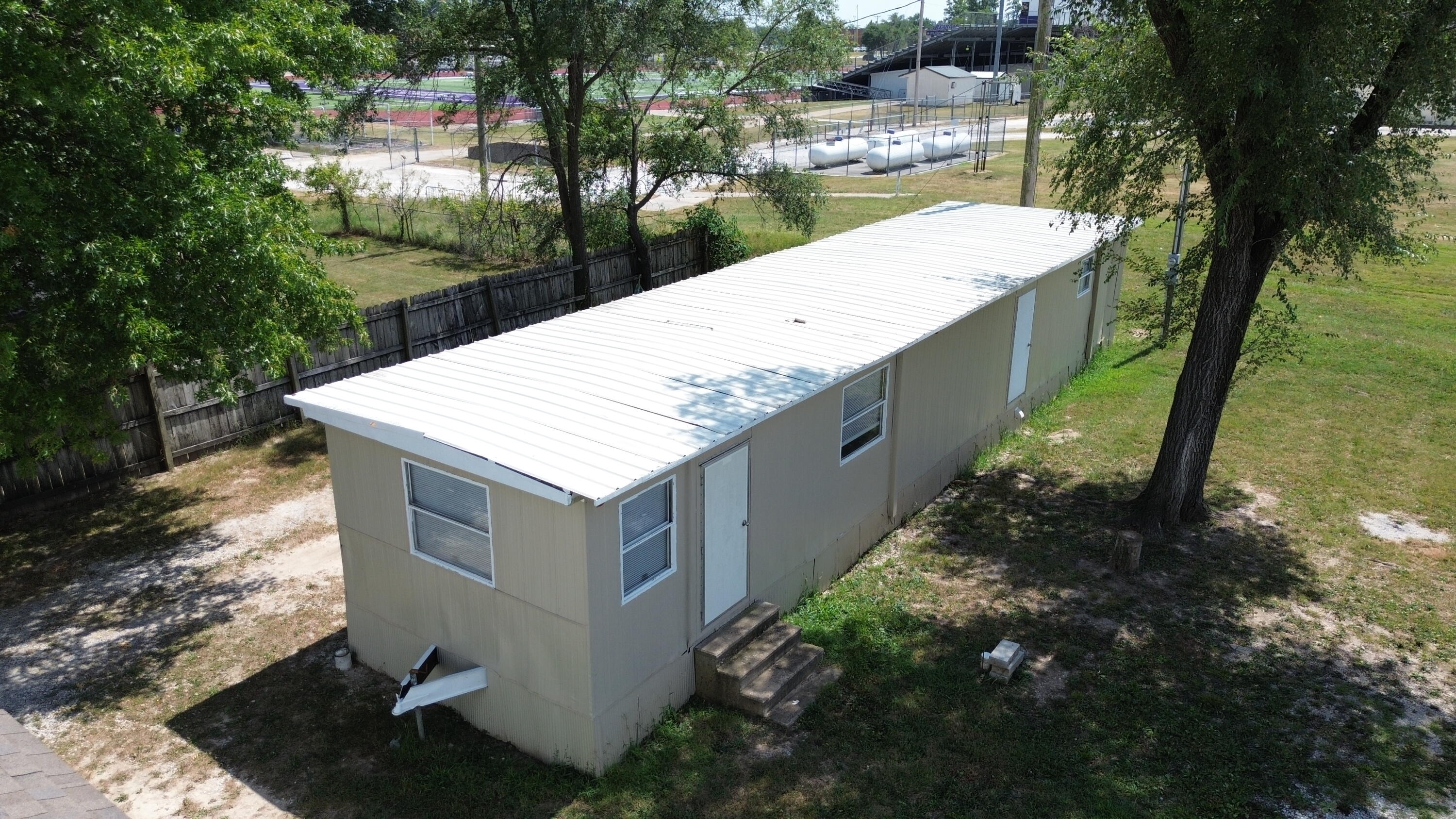 Photo 3 - Residential Income for sale – 402 W Colgate Street  Bolivar, MO