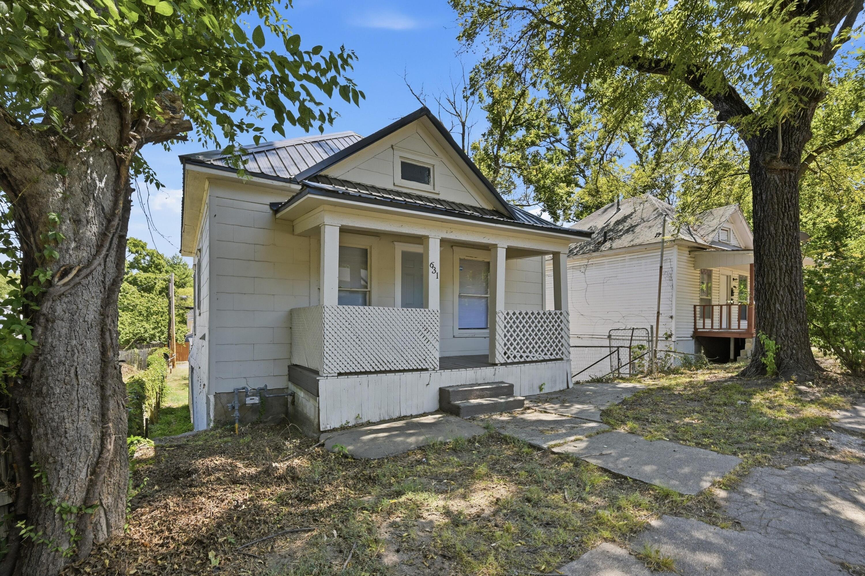 Photo 3 - Residential for sale – 631 N Wall Avenue  Joplin, MO