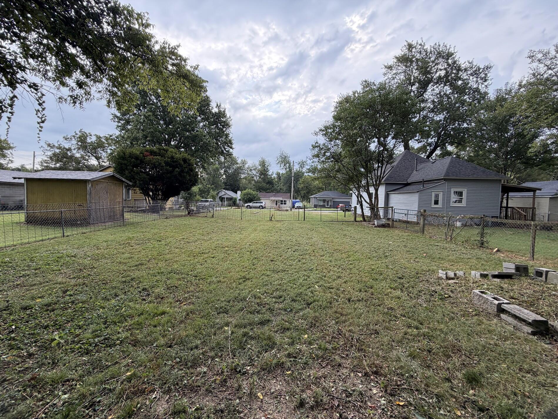 Photo 4 - Land for sale – 1223 N Forest Avenue  Springfield, MO