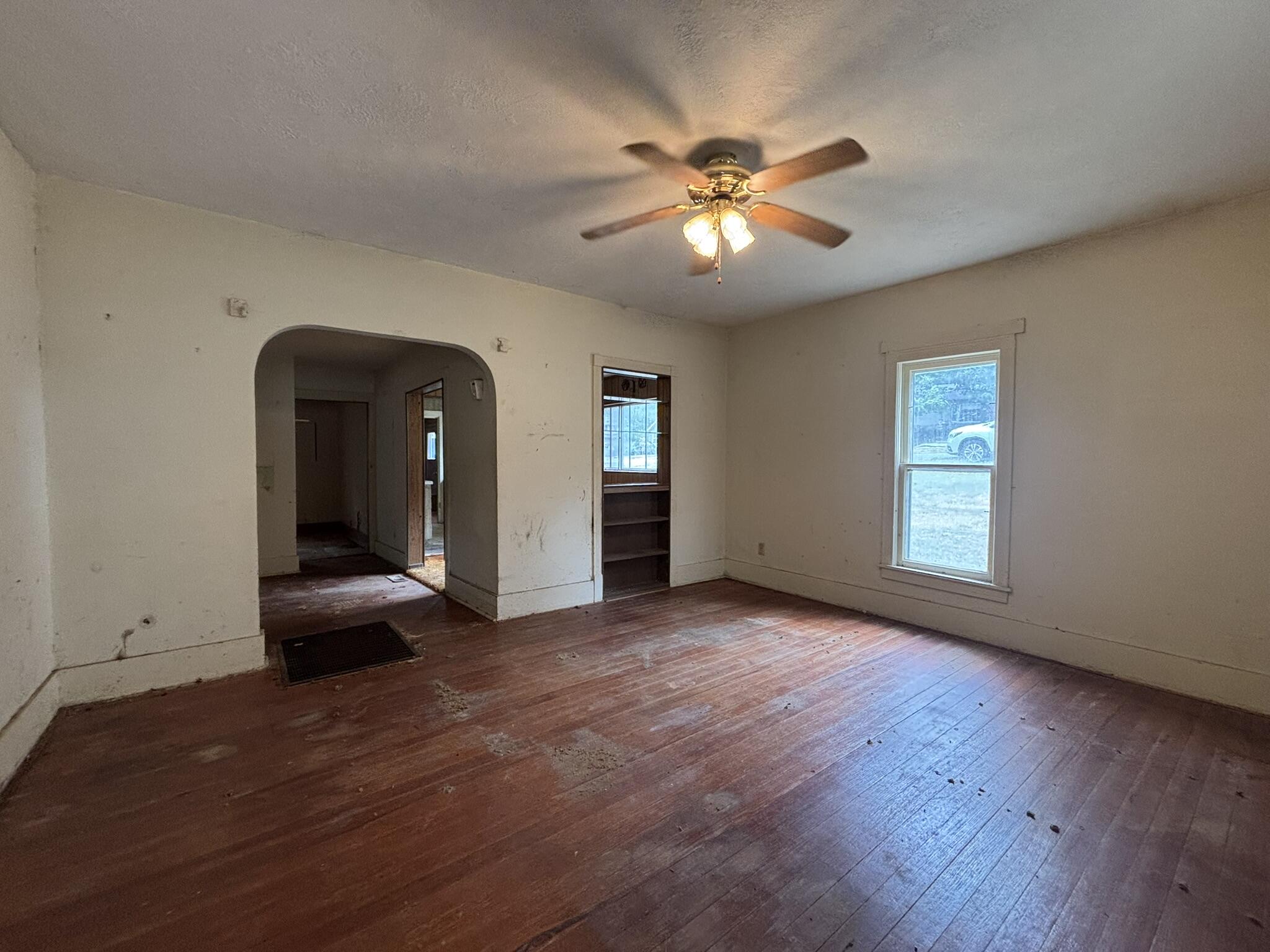 Photo 6 - Residential for sale – 736 E 14th Street  Baxter Springs, KS