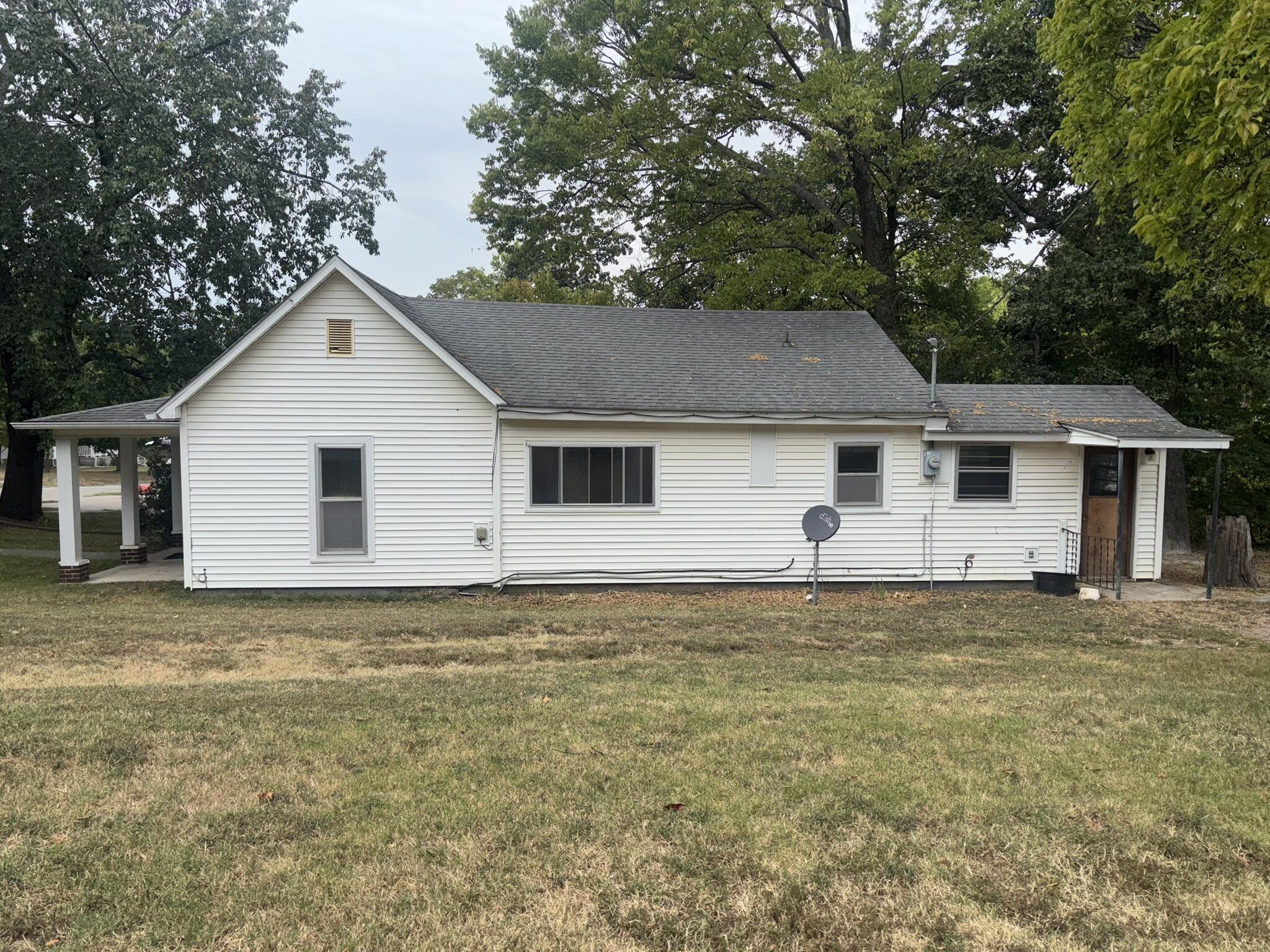 Photo 3 - Residential for sale – 736 E 14th Street  Baxter Springs, KS