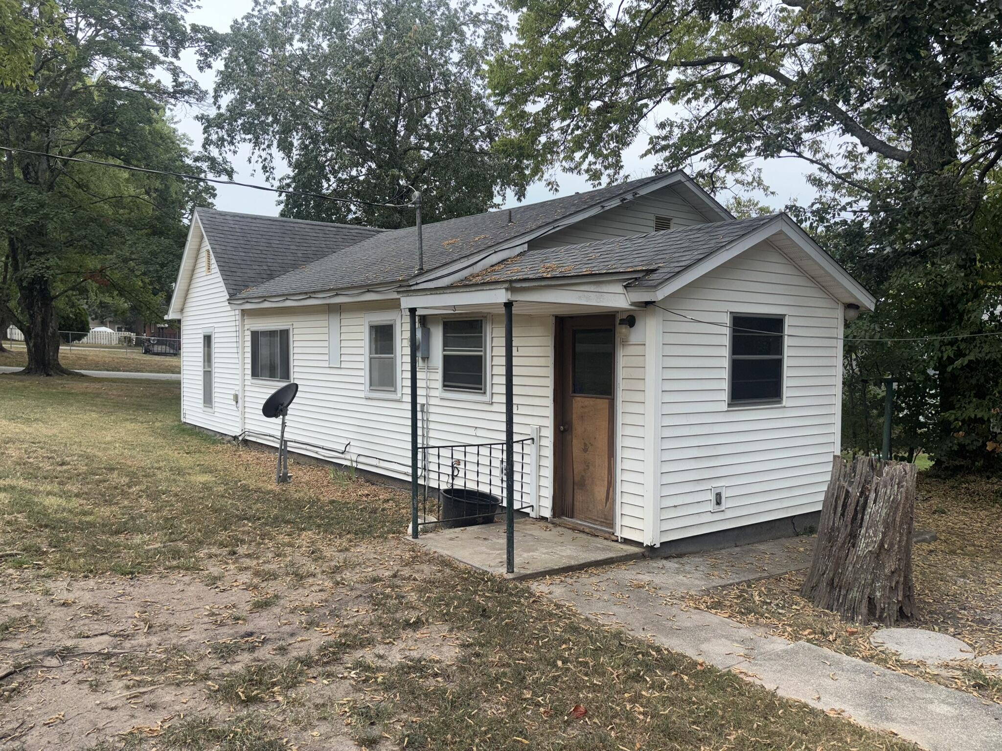 Photo 5 - Residential for sale – 736 E 14th Street  Baxter Springs, KS