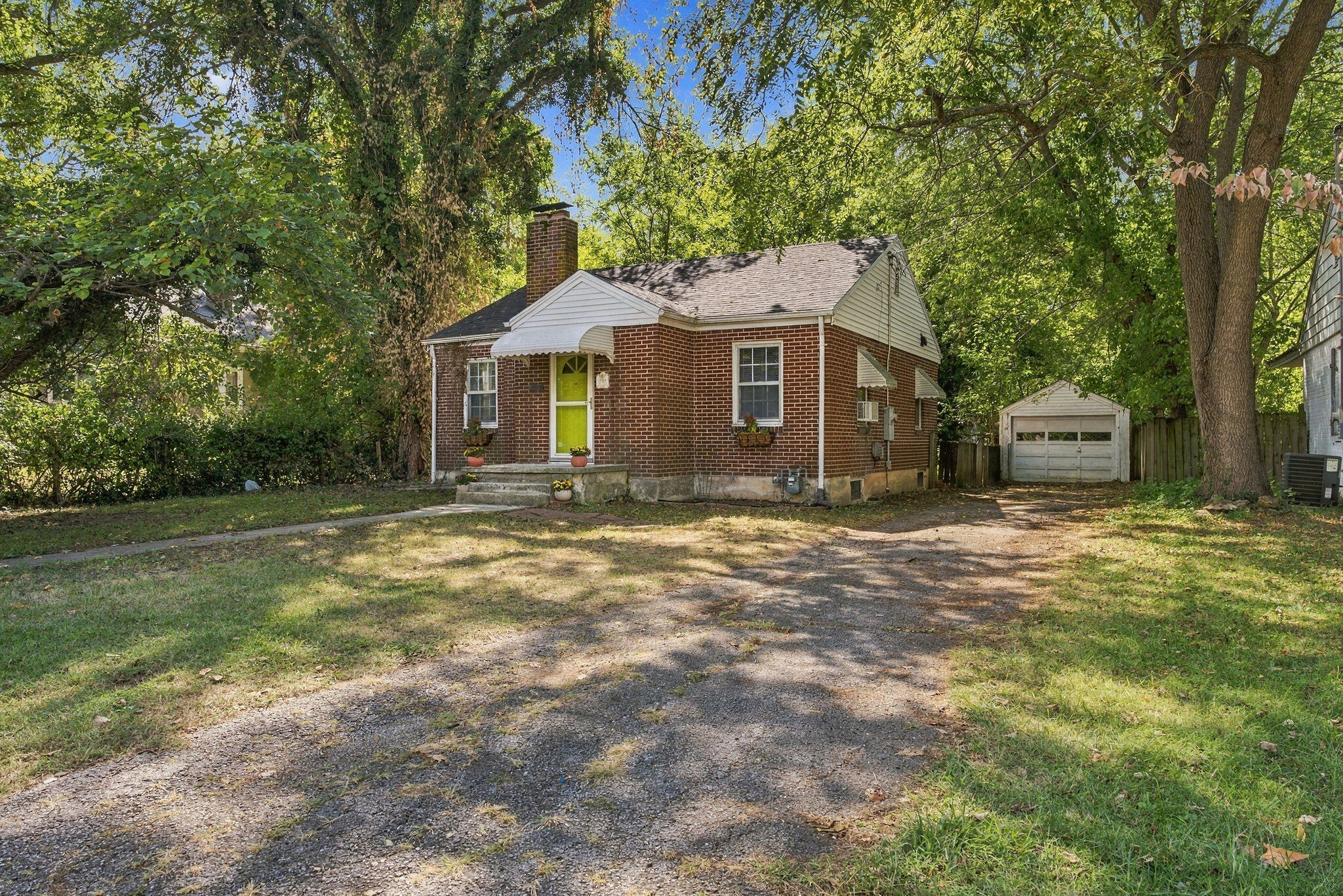 Photo 4 - Residential for sale – 1858 E Grand Street  Springfield, MO
