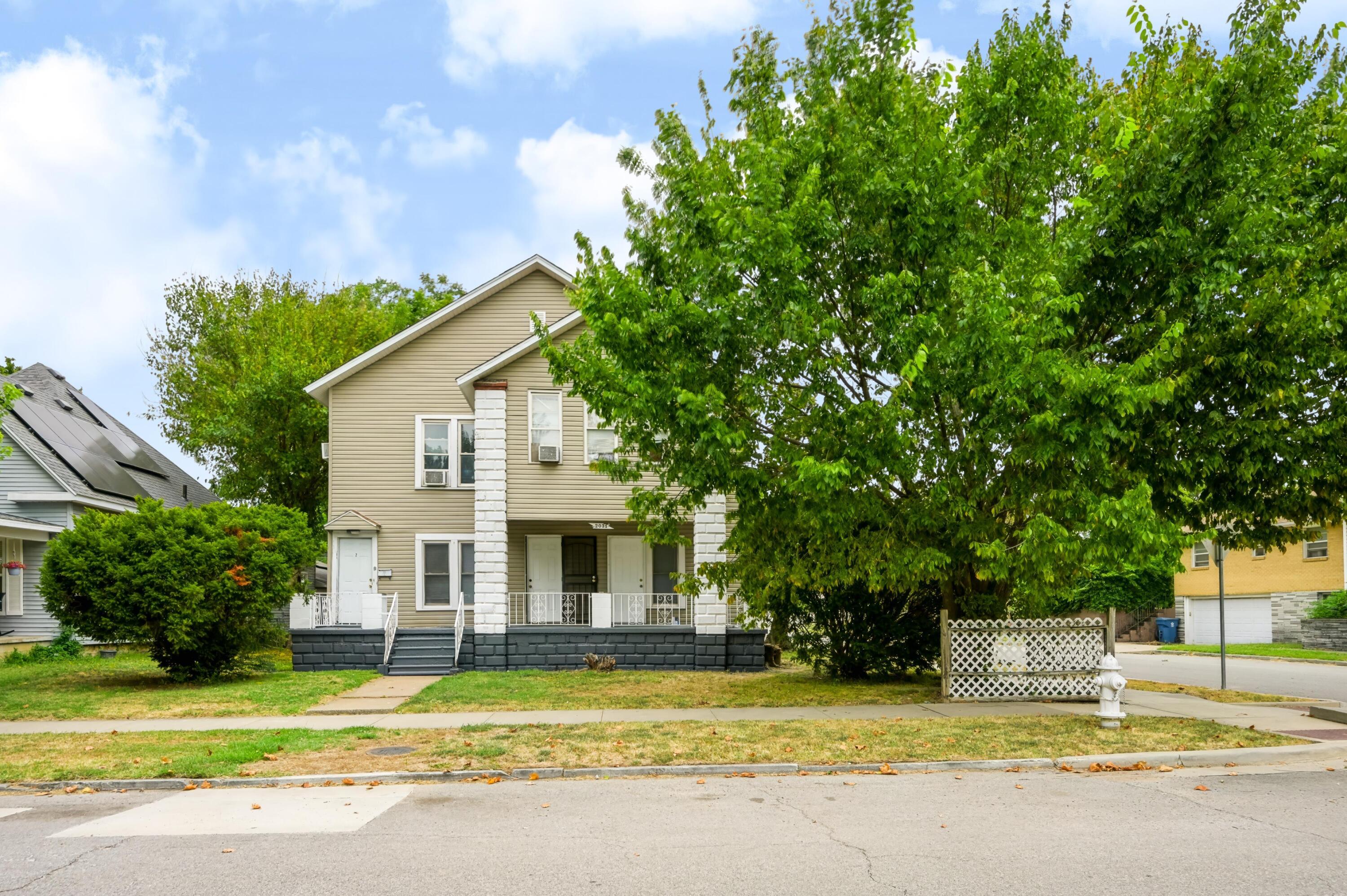 Photo 2 - Residential Income for sale – 2031 S Pearl Avenue  Joplin, MO