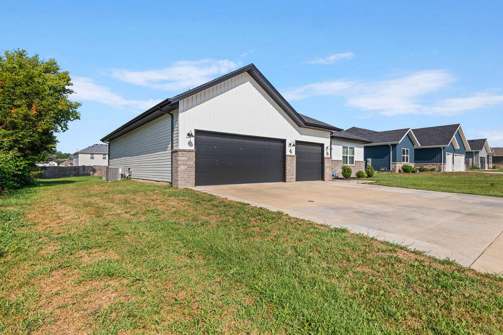 Photo 4 - Residential for sale – 733 N Dean Lane  Republic, MO