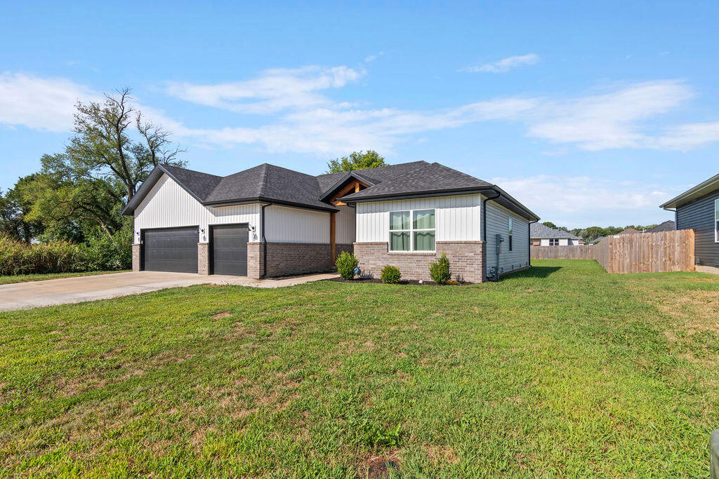 Photo 3 - Residential for sale – 733 N Dean Lane  Republic, MO
