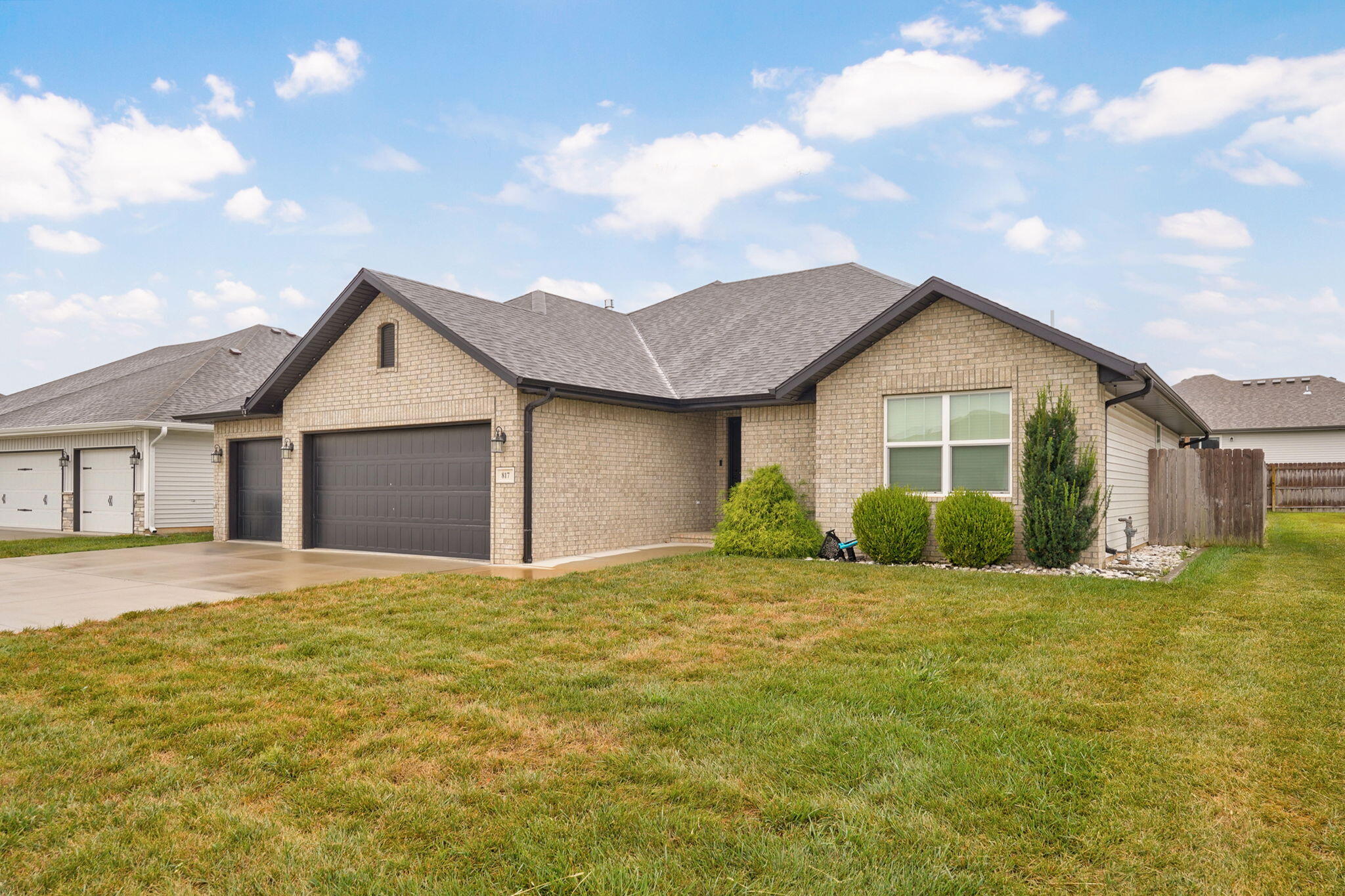 Photo 2 - Residential for sale – 817 S Ridgemont Drive  Nixa, MO