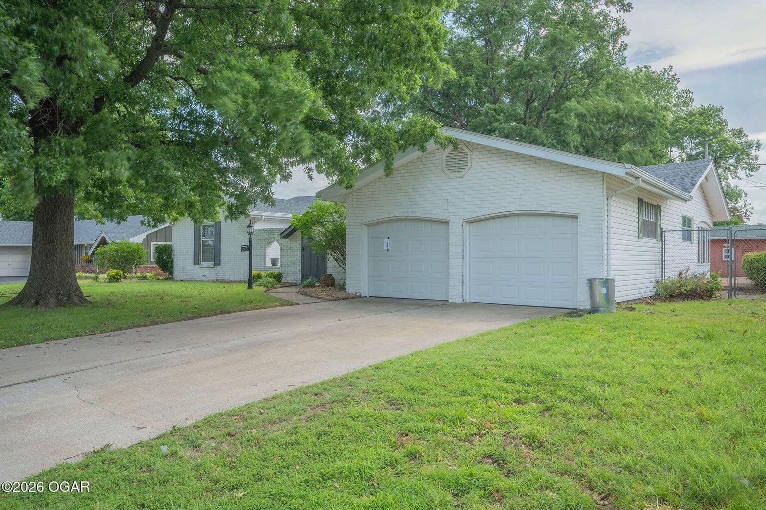 Photo 2 - Residential for sale – 2905 S Illinois Avenue  Joplin, MO