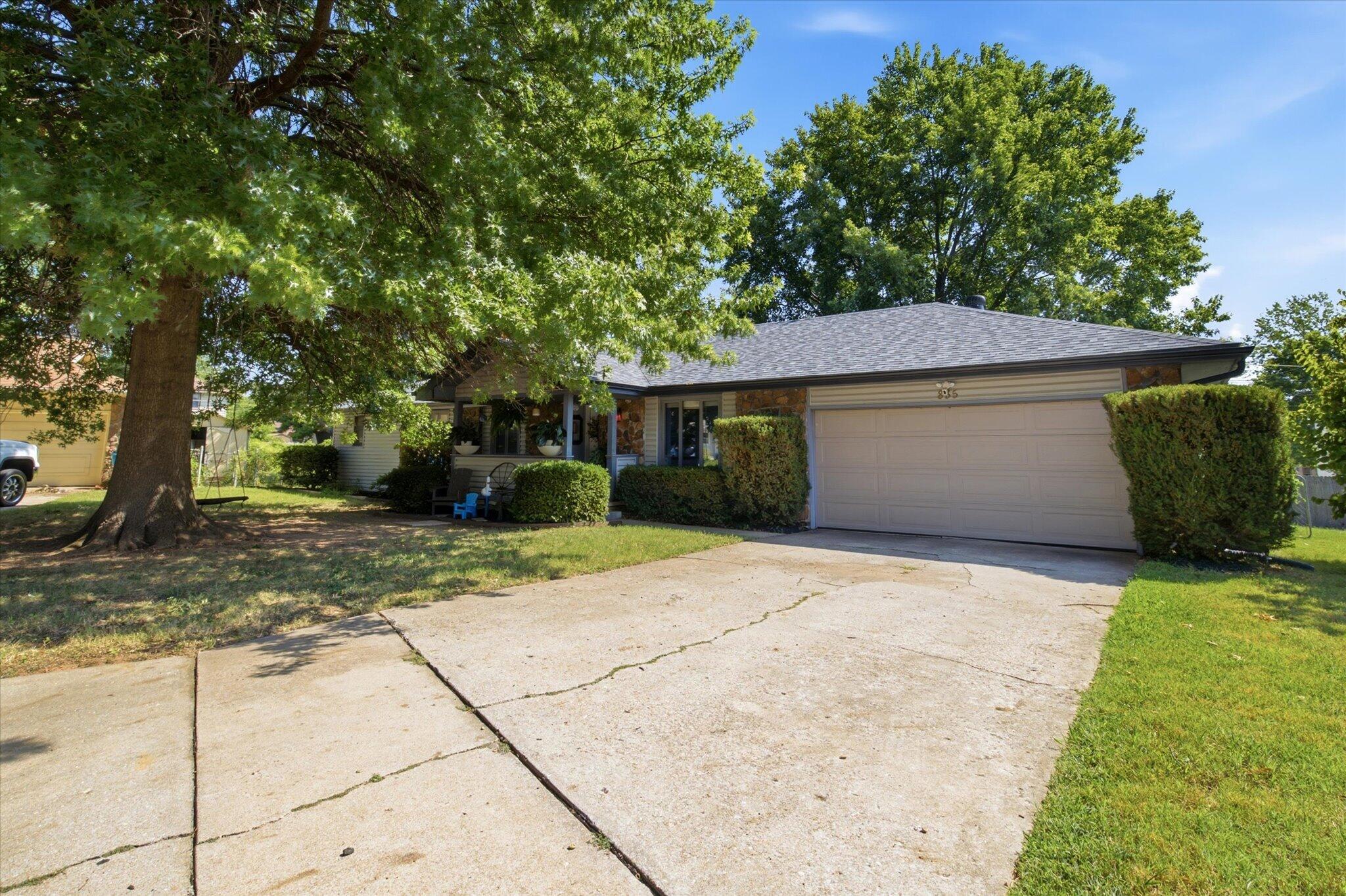 Photo 3 - Residential for sale – 835 E Jewett Street  Springfield, MO
