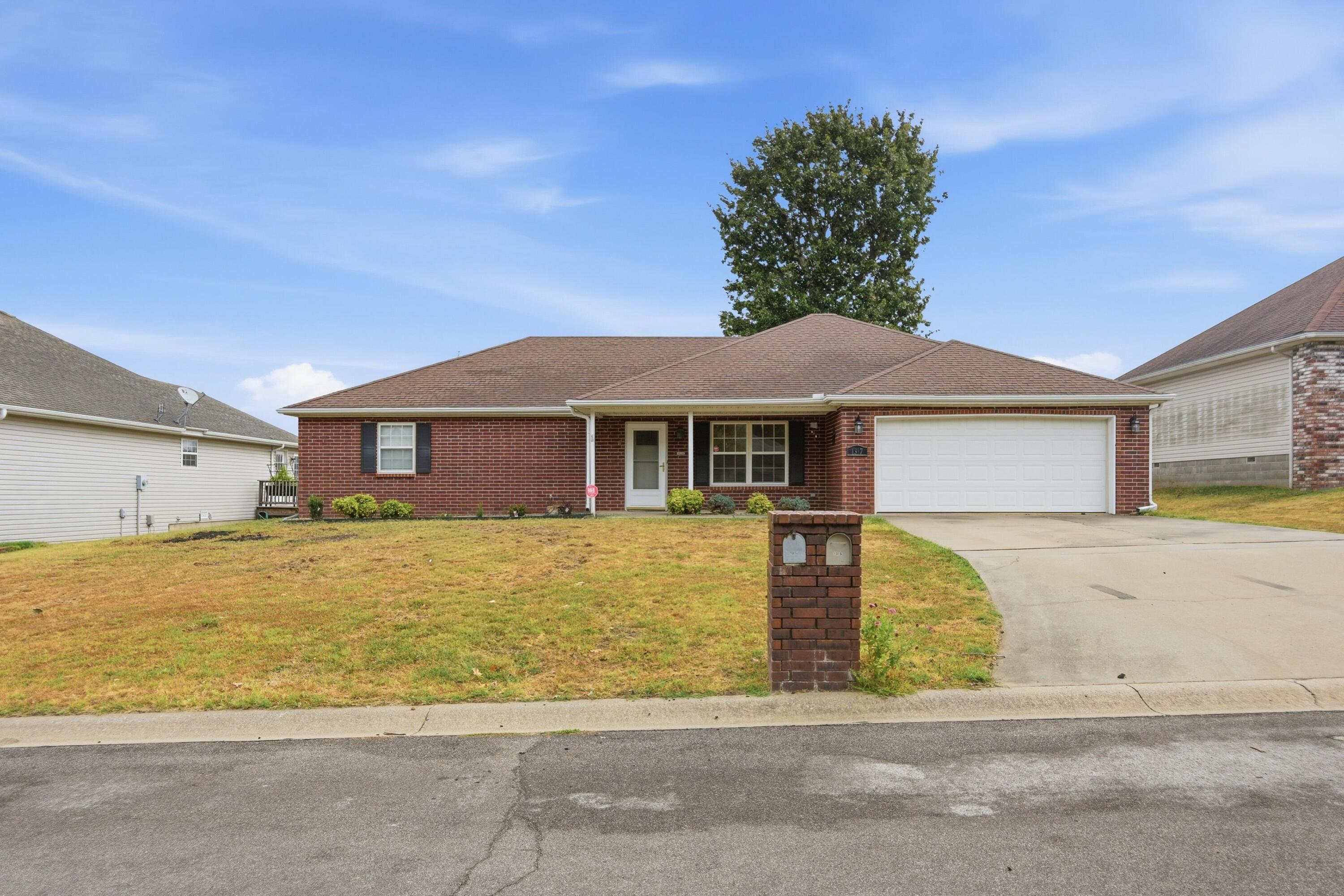 Photo 4 - Residential for sale – 1317  Fox Ridge Lane  Neosho, MO