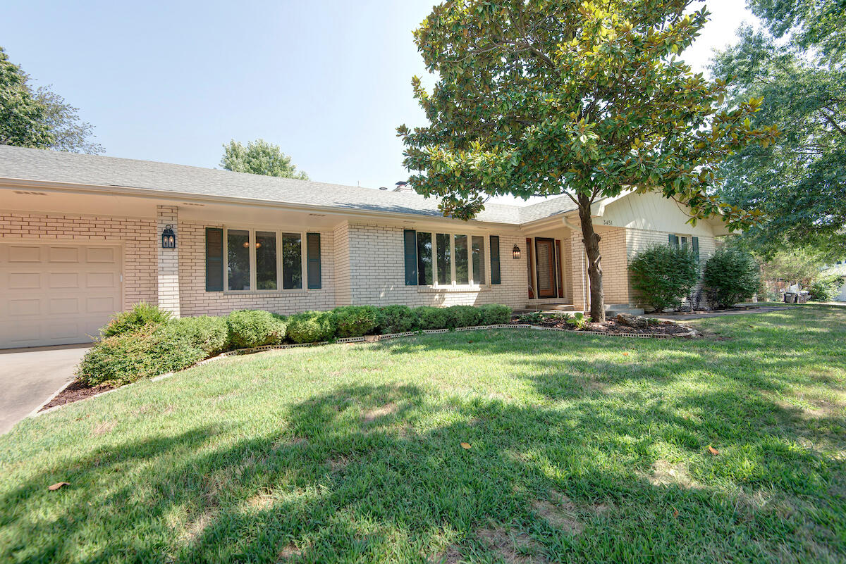 Photo 2 - Residential for sale – 3451 E Carol Drive  Springfield, MO