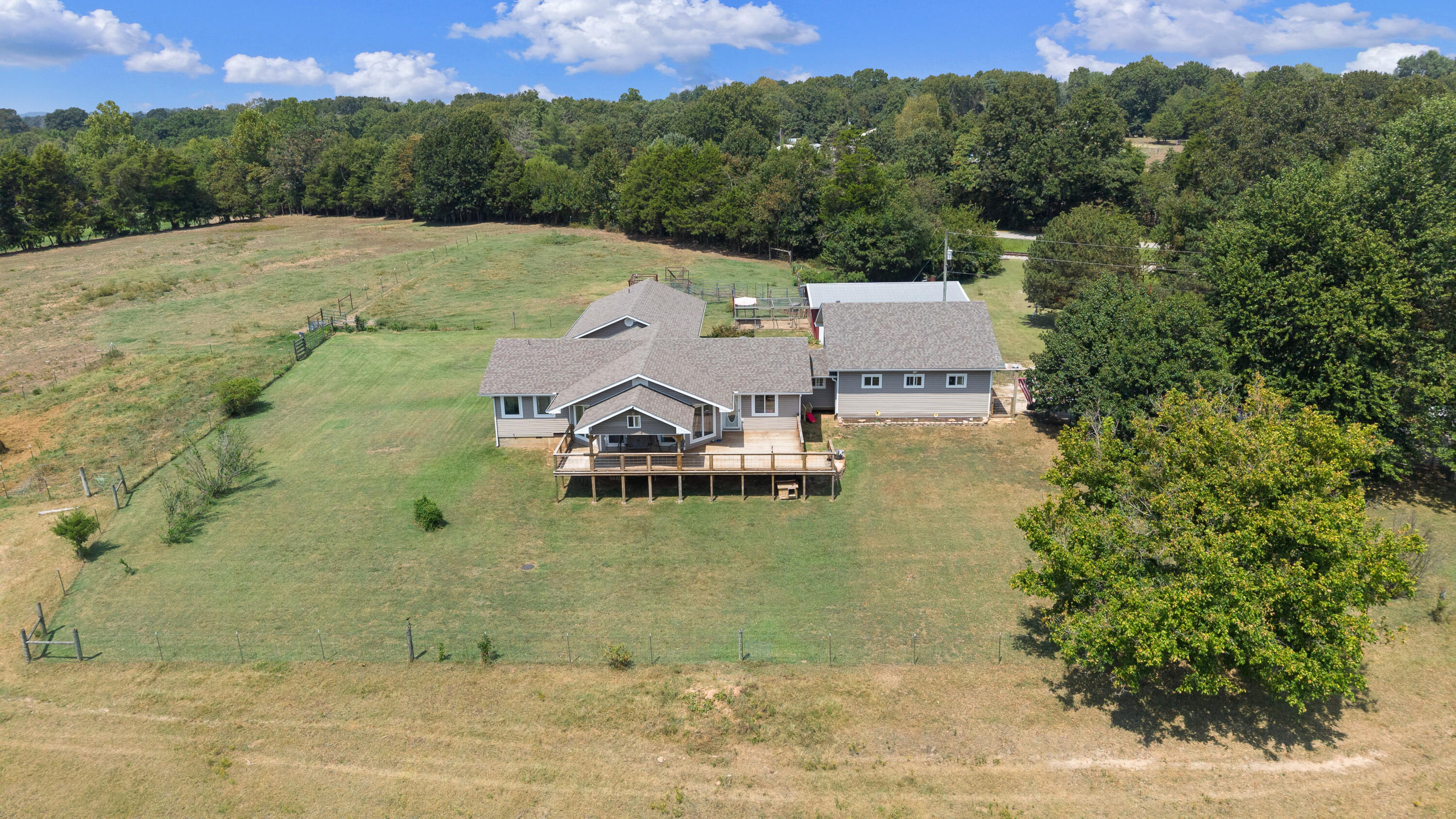 Photo 7 - Residential for sale – 7449  Farm Road 2280   Seligman, MO