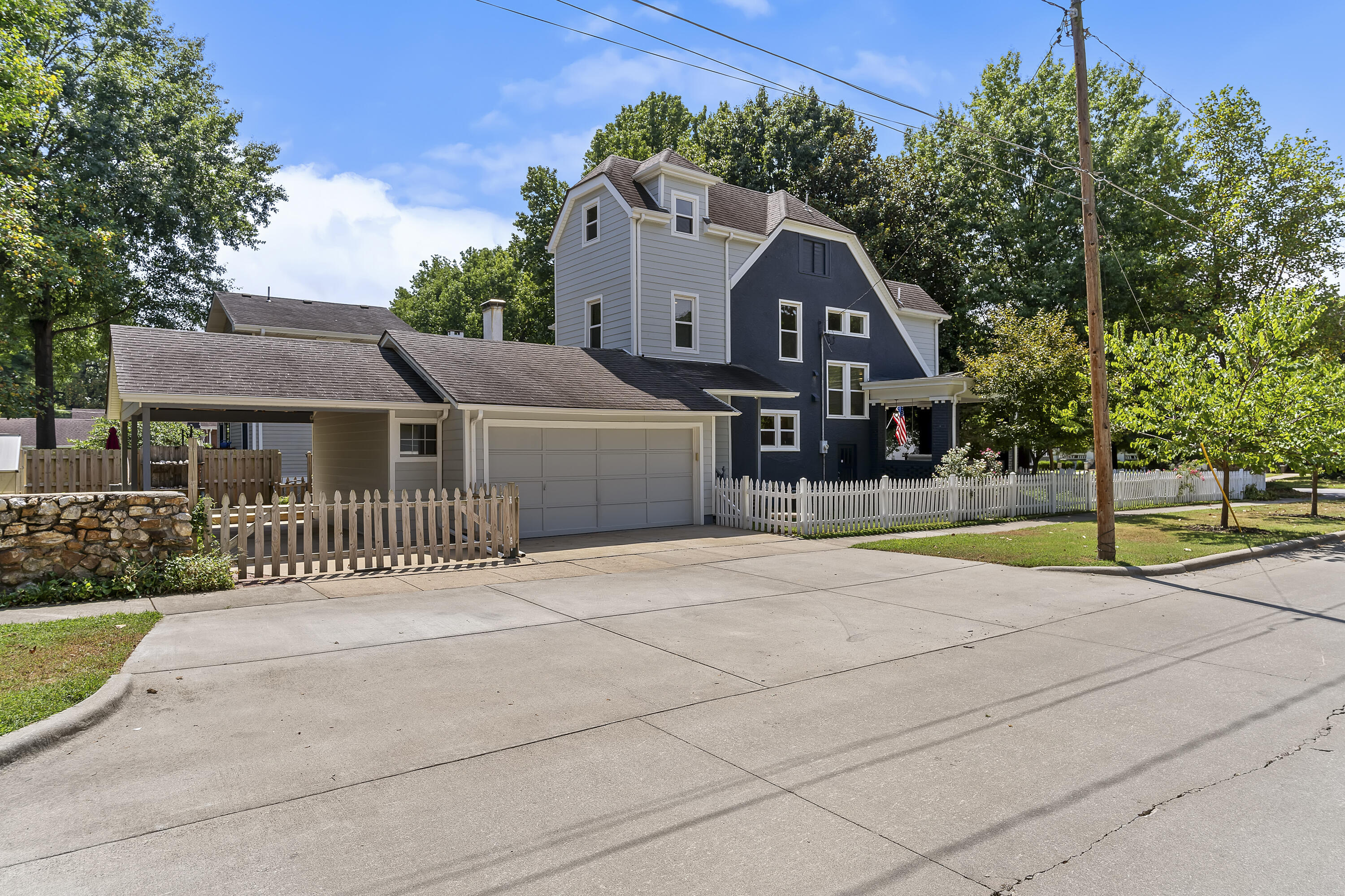 Photo 3 - Residential for sale – 800 S Pickwick Avenue  Springfield, MO
