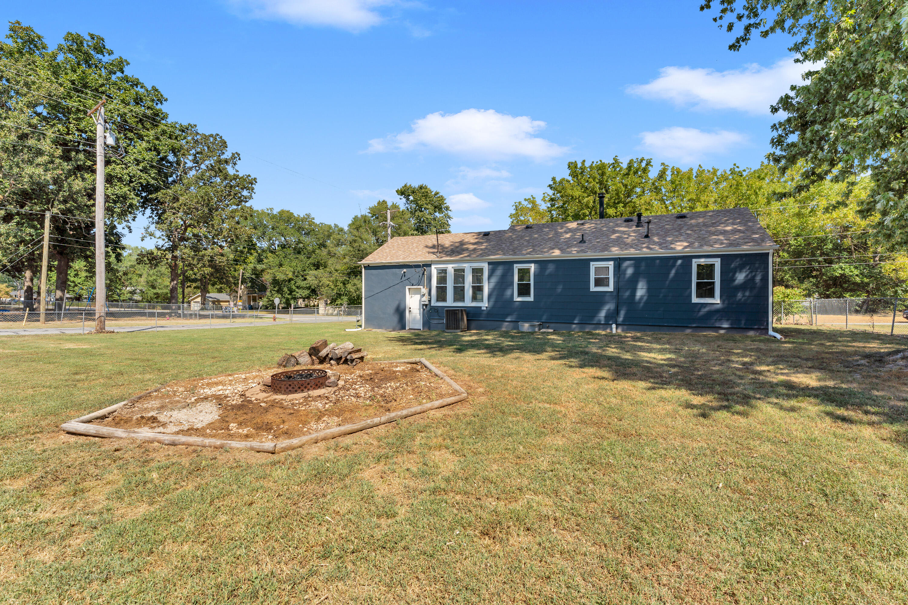 Photo 39 - Residential for sale – 106 E Mount Vernon Road  Billings, MO
