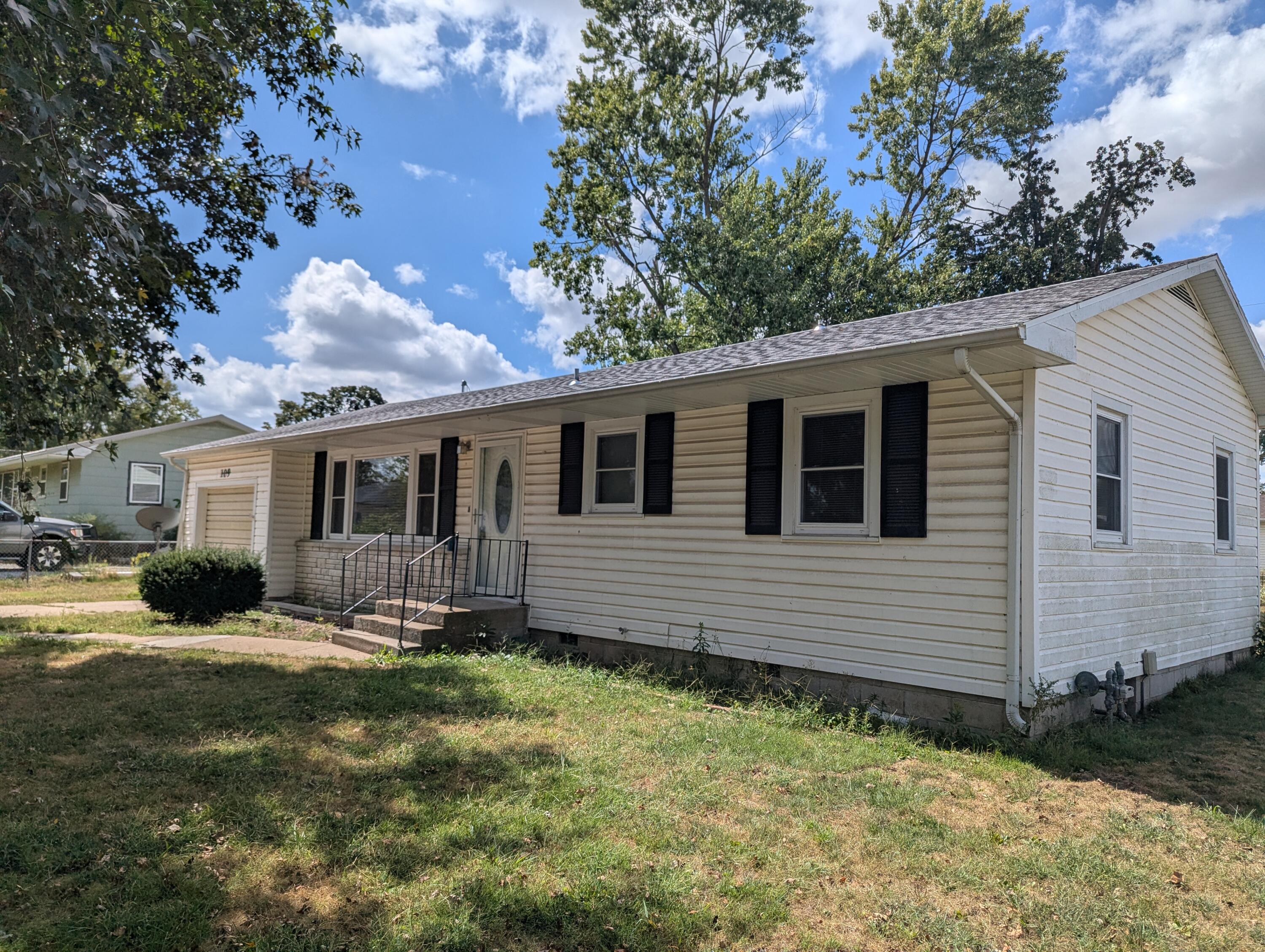 Photo 3 - Residential for sale – 109 N Youngblood Street  Marionville, MO