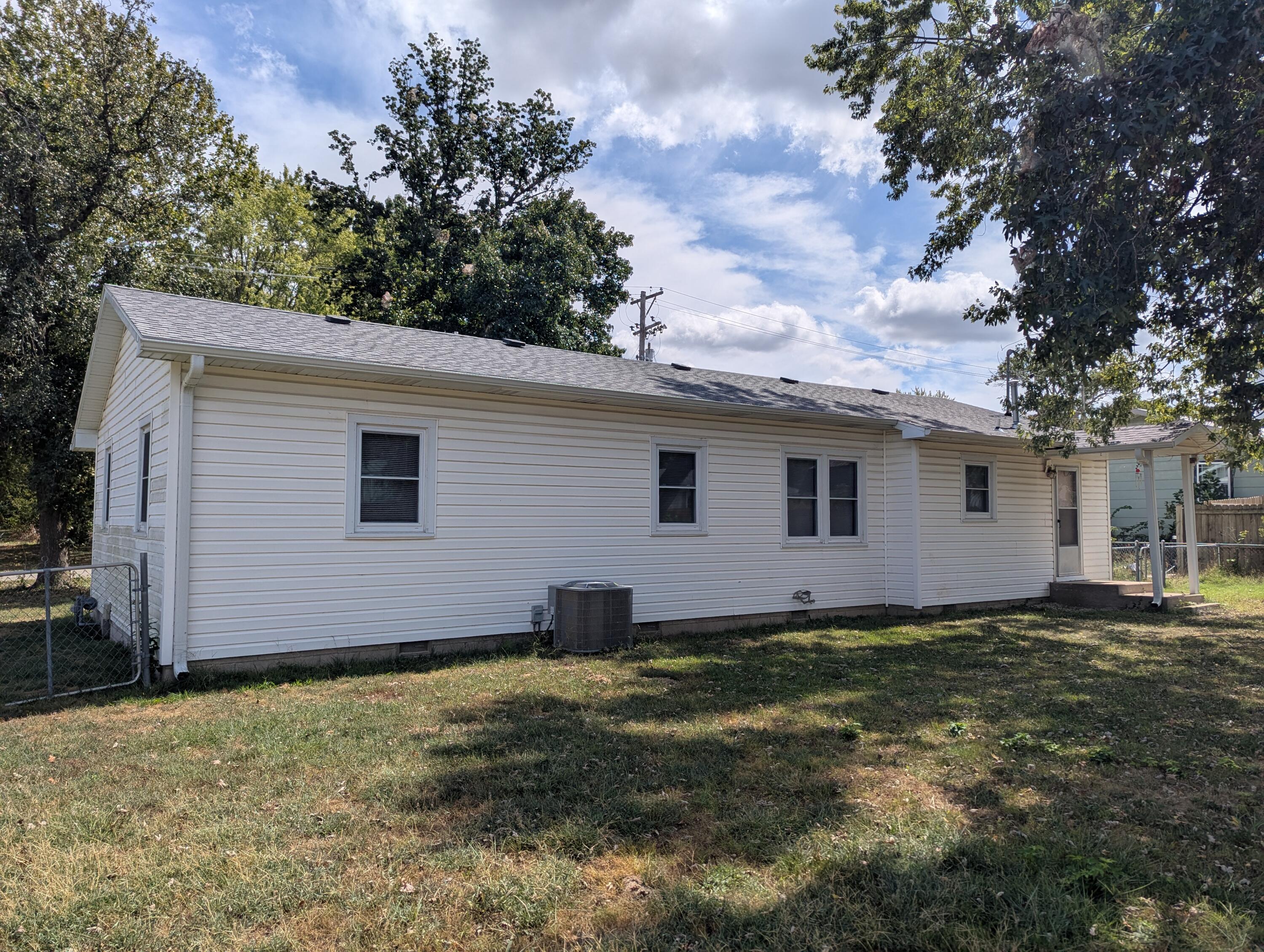 Photo 4 - Residential for sale – 109 N Youngblood Street  Marionville, MO