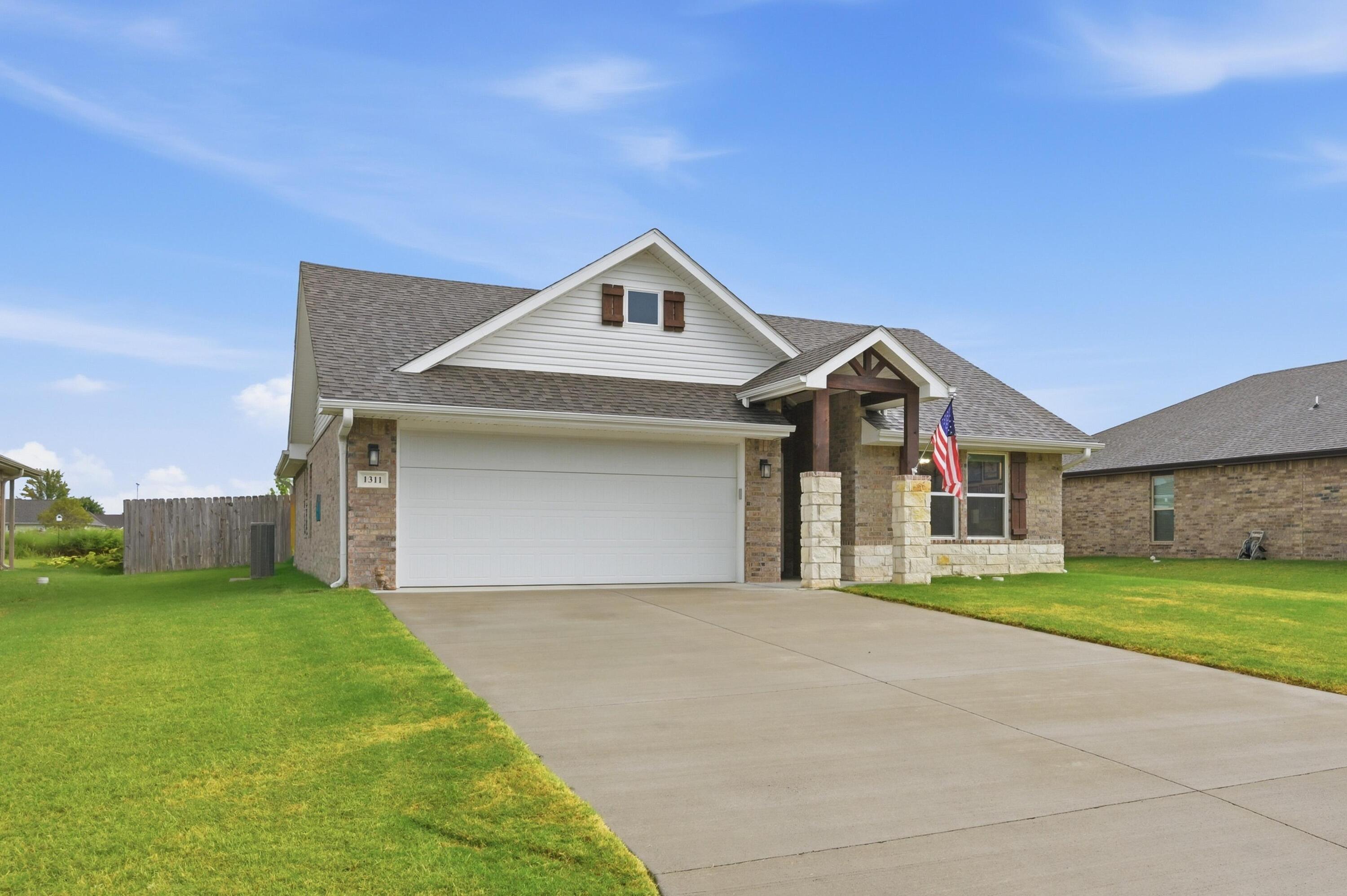 Photo 3 - Residential for sale – 1311  Foundry Drive  Carthage, MO