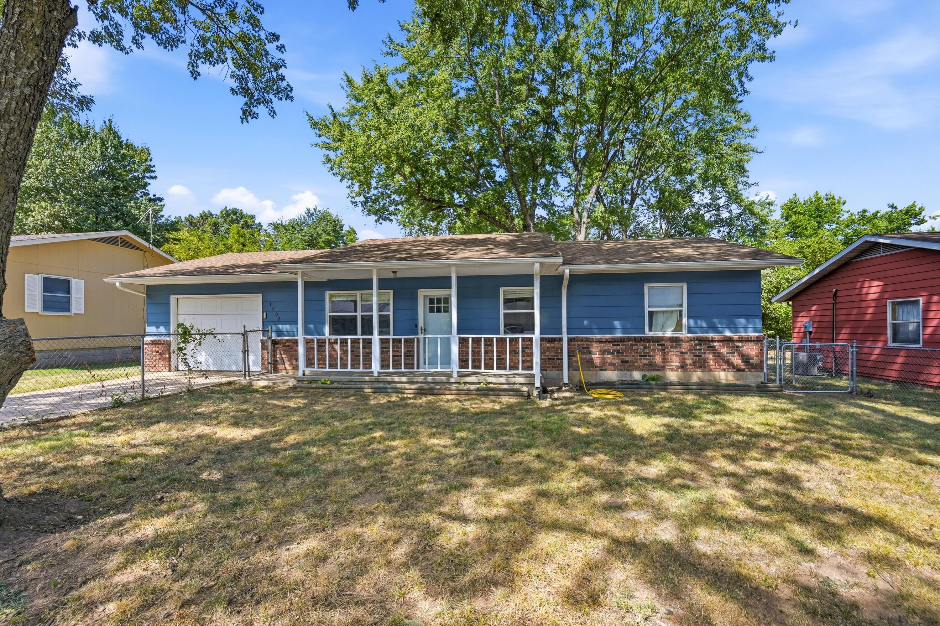Residential for sale – 1802 S Garland Douglas Drive  Neosho, MO