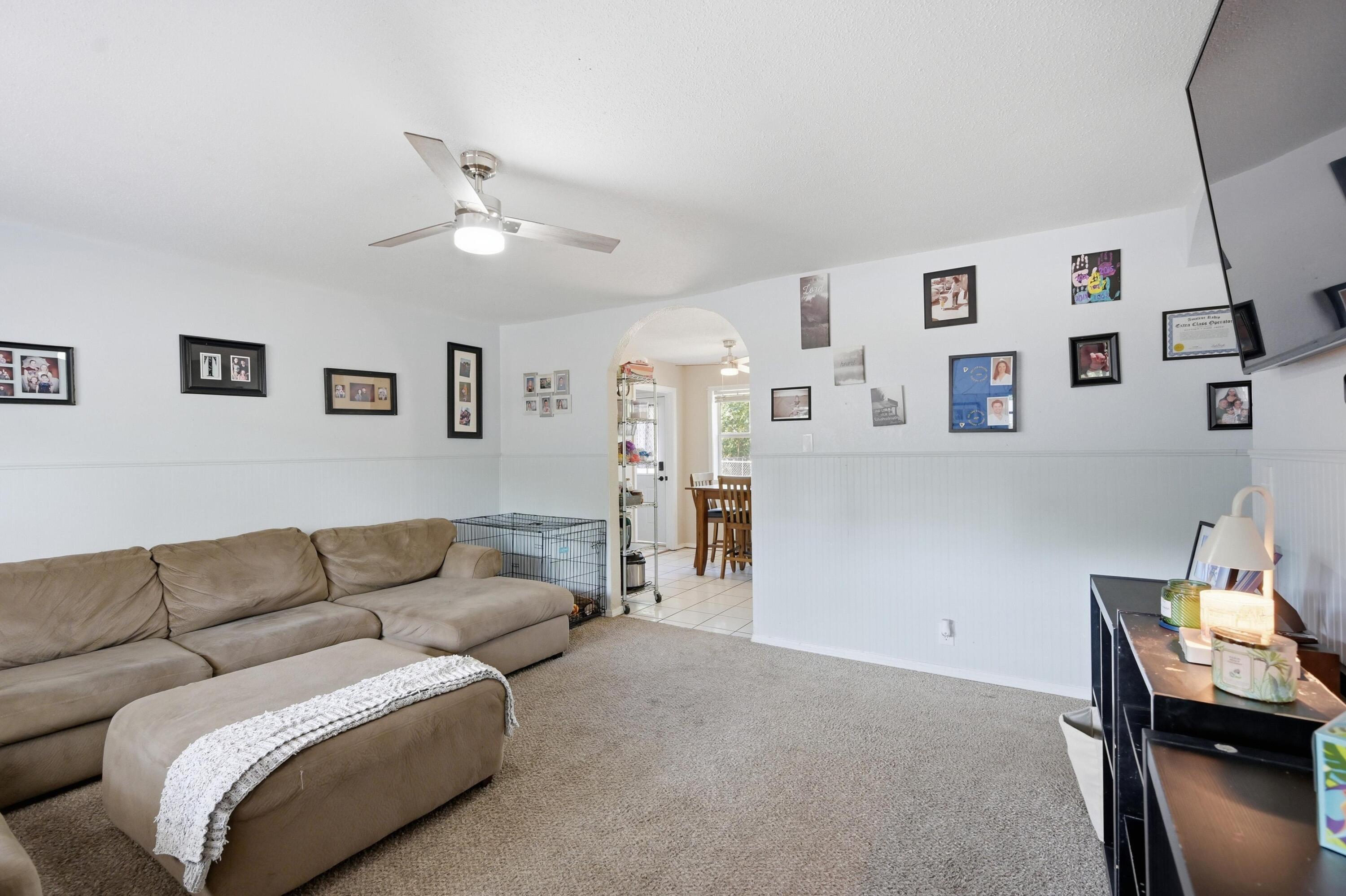 Photo 5 - Residential for sale – 1802 S Garland Douglas Drive  Neosho, MO