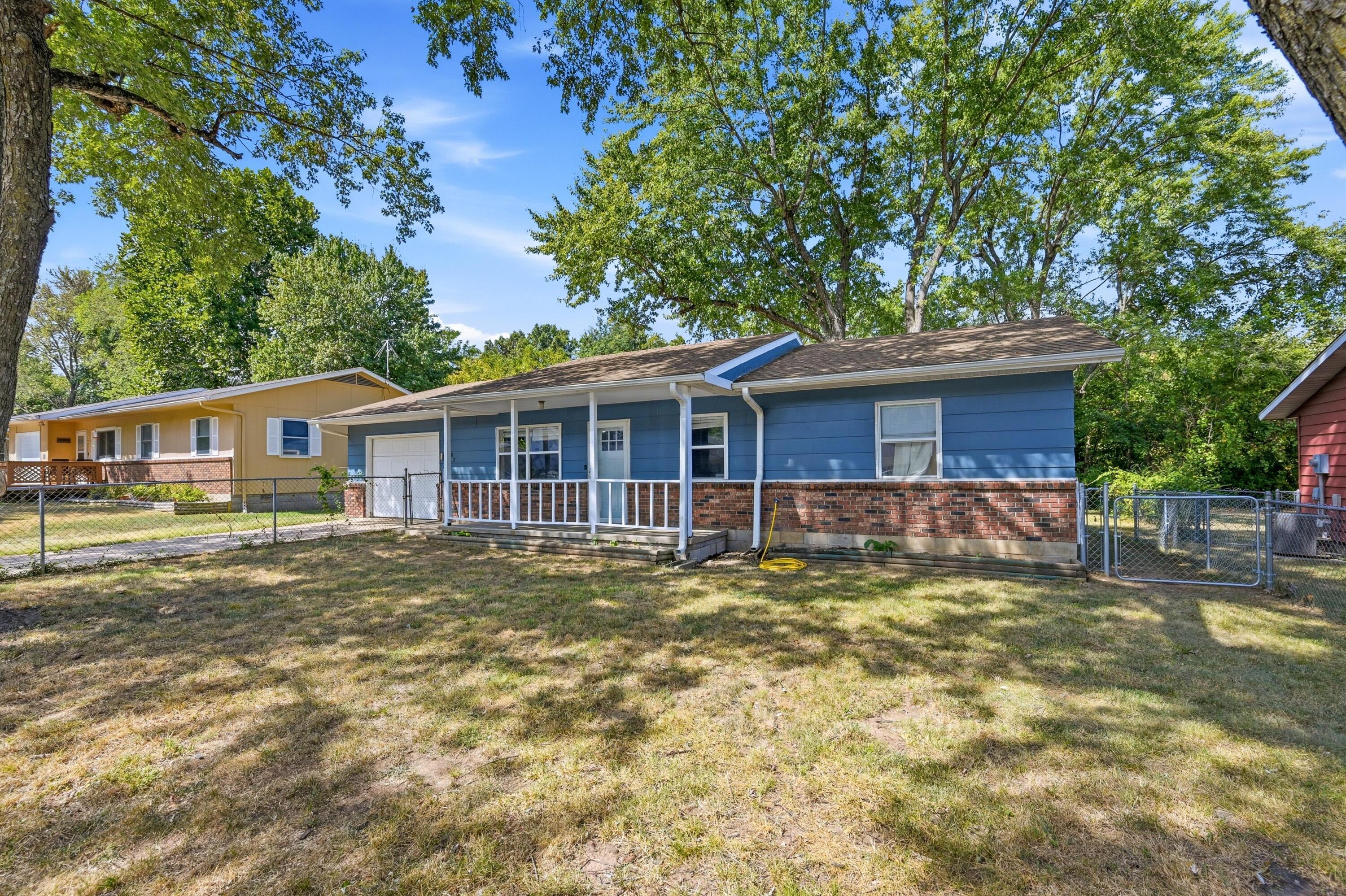 Photo 2 - Residential for sale – 1802 S Garland Douglas Drive  Neosho, MO
