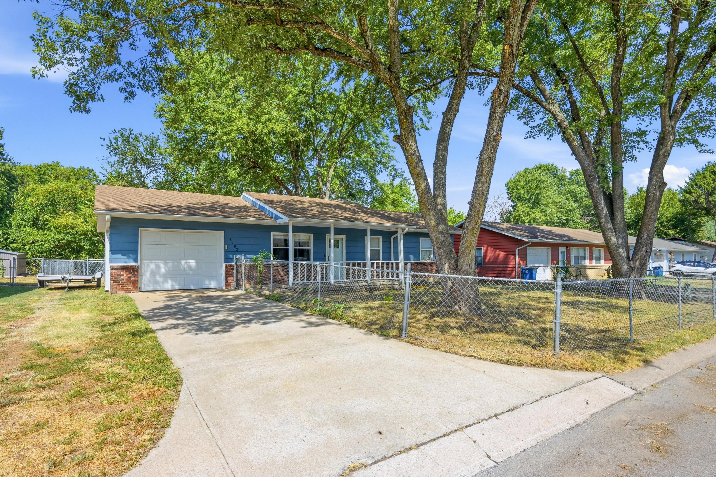 Photo 3 - Residential for sale – 1802 S Garland Douglas Drive  Neosho, MO