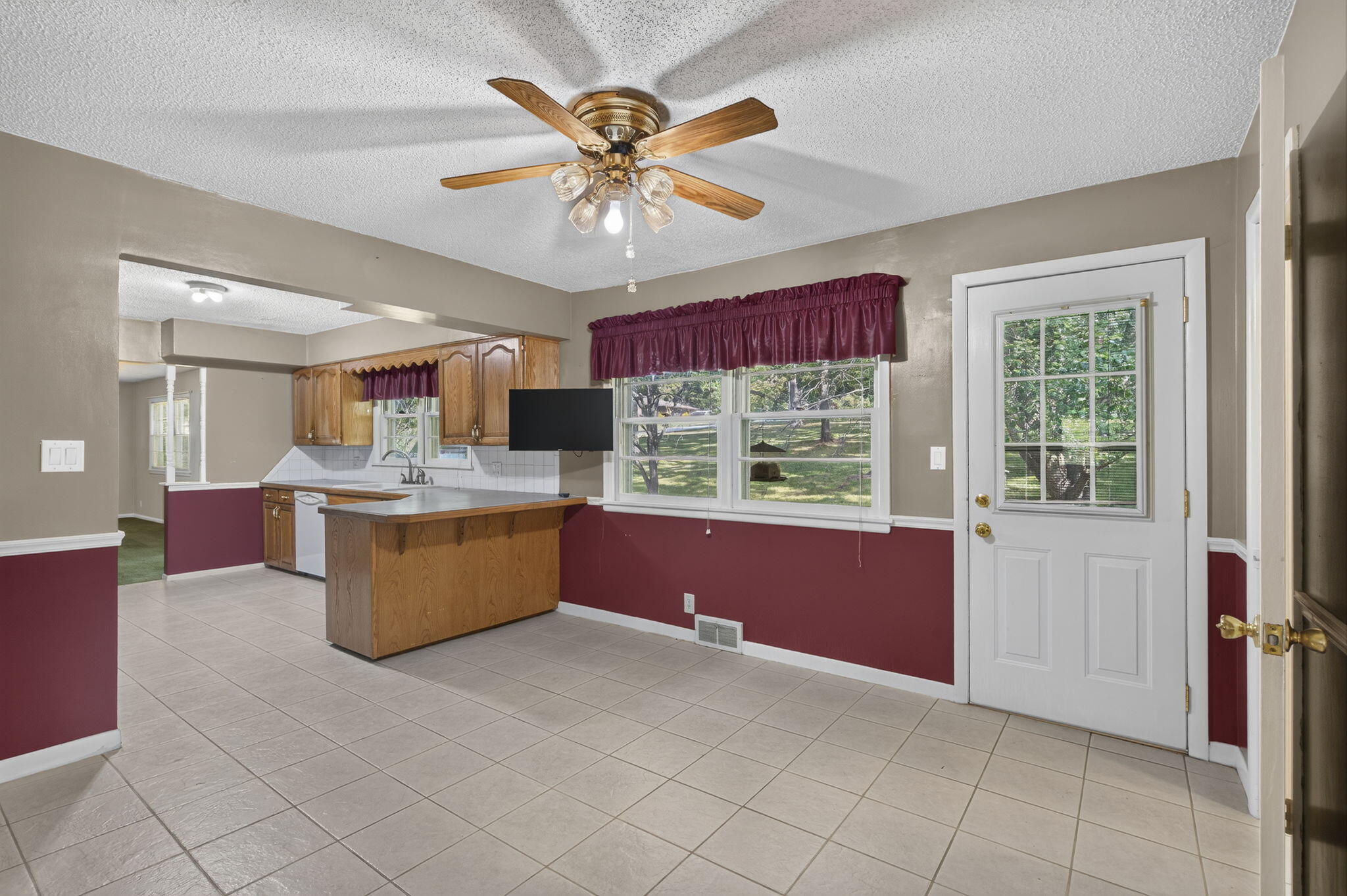 Photo 13 - Residential for sale – 1075 W Farm Road 178   Springfield, MO