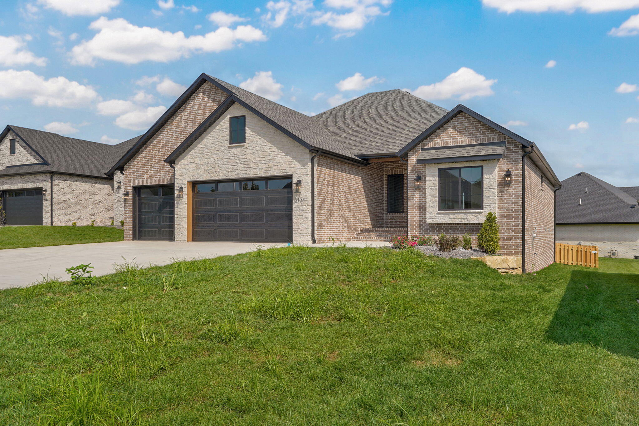 Photo 2 - Residential for sale – 2124 N Sun Valley Drive  Springfield, MO