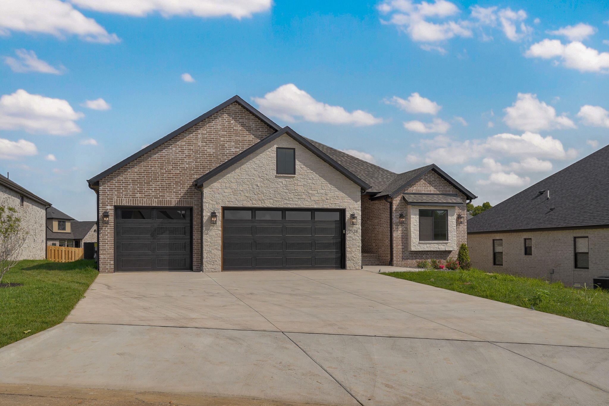 Photo 3 - Residential for sale – 2124 N Sun Valley Drive  Springfield, MO