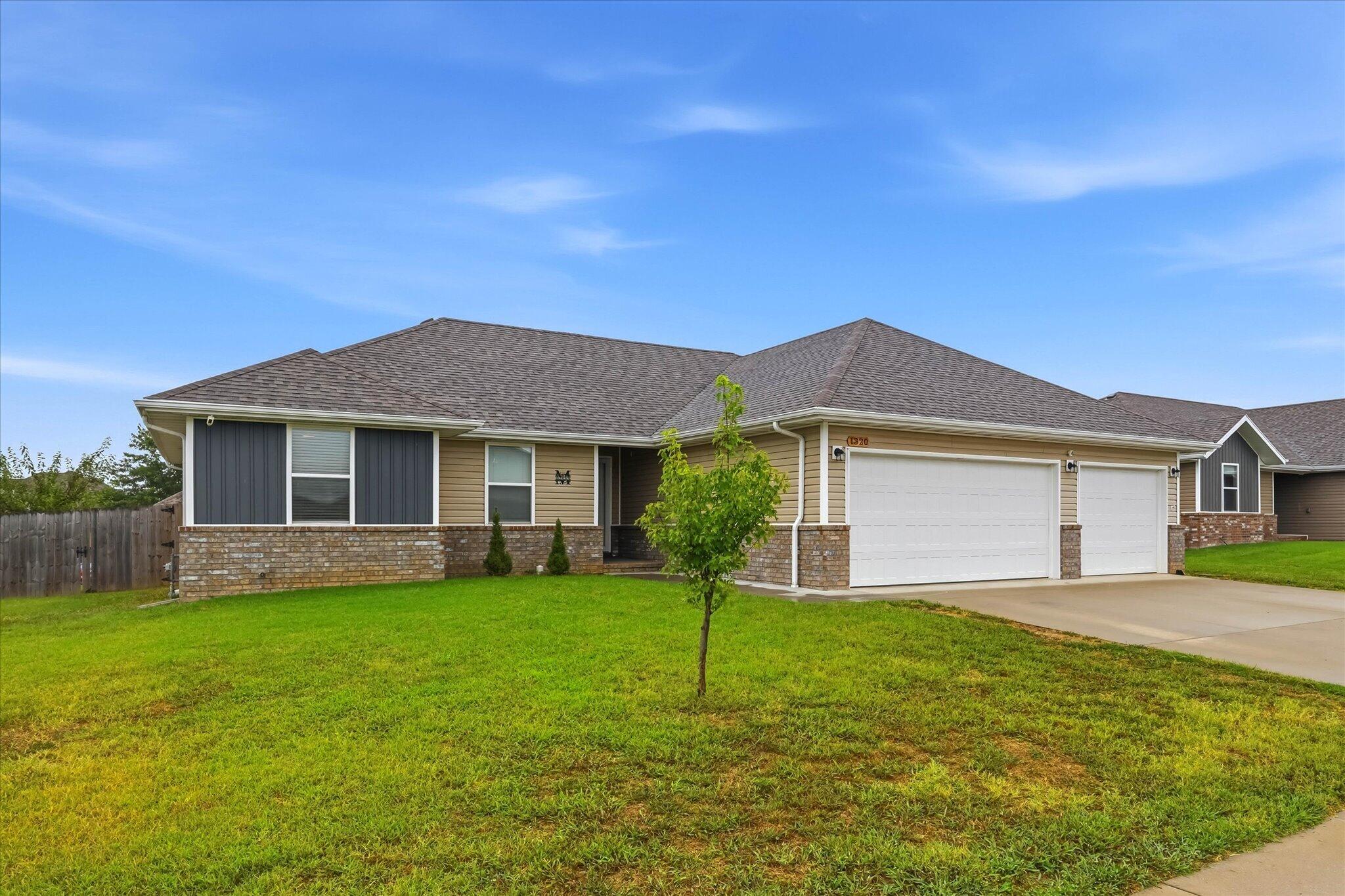 Photo 3 - Residential for sale – 1320 S Olde Savannah Avenue  Republic, MO