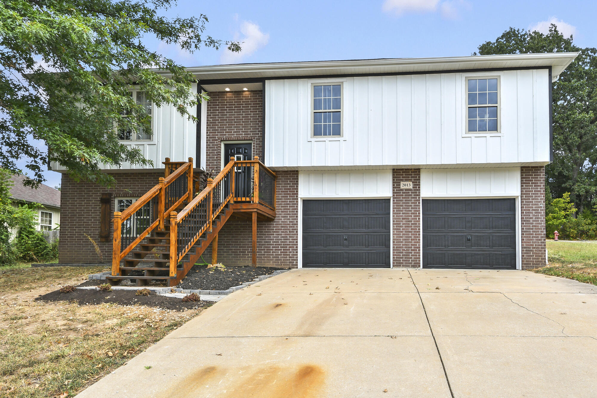Photo 3 - Residential for sale – 2013 E Jay Street  Ozark, MO
