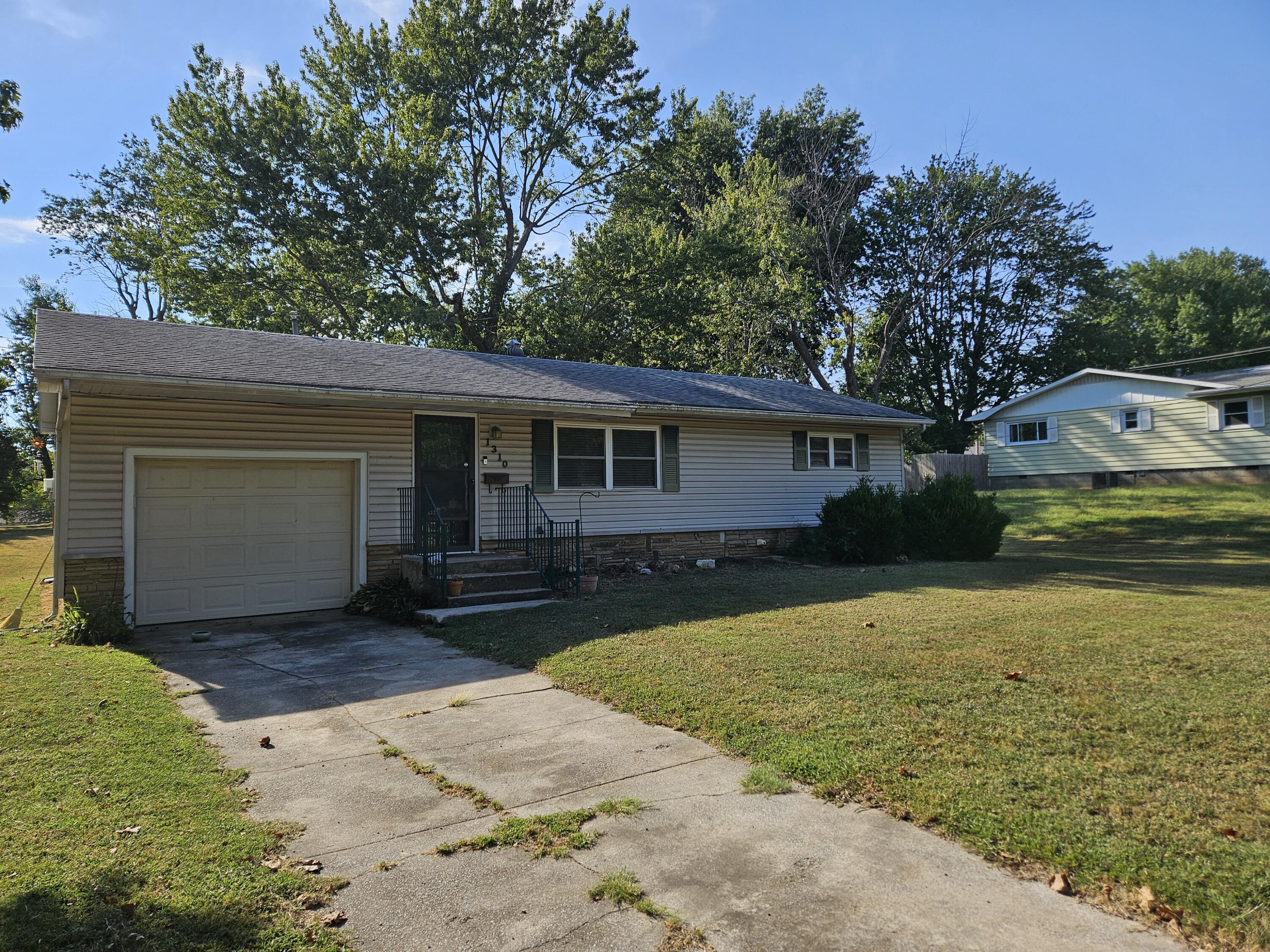 Photo 19 - Residential for sale – 1310  6th Street  Monett, MO