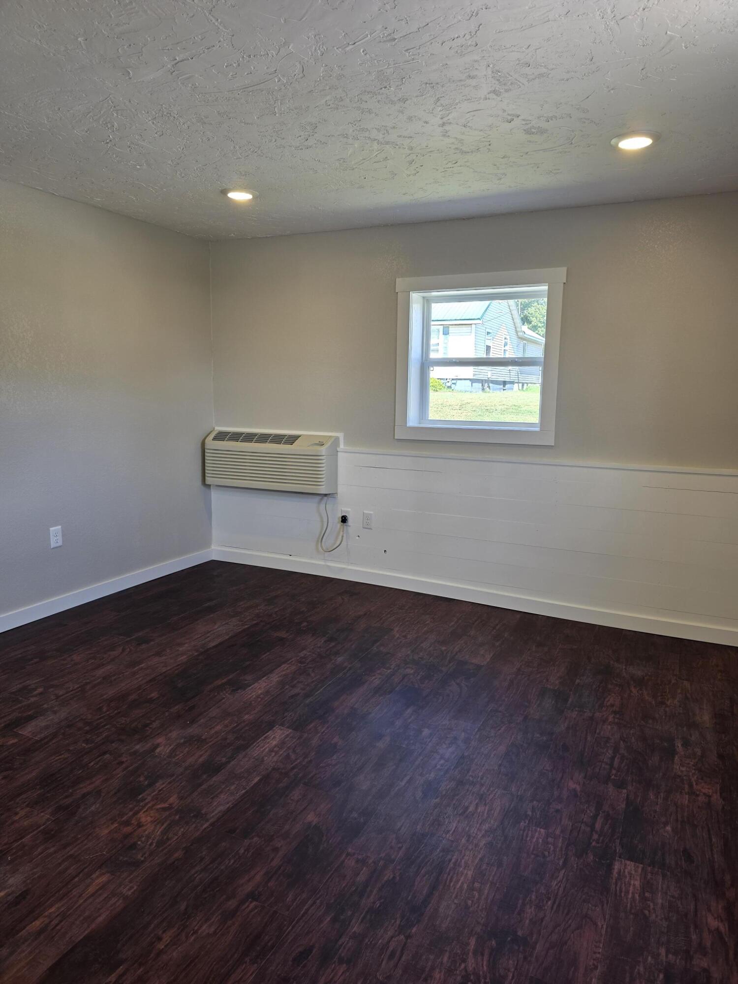 Photo 5 - Residential for sale – 204 N Madison Avenue  Mansfield, MO