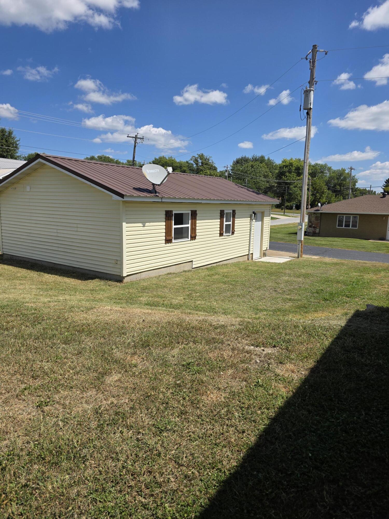 Photo 2 - Residential for sale – 204 N Madison Avenue  Mansfield, MO