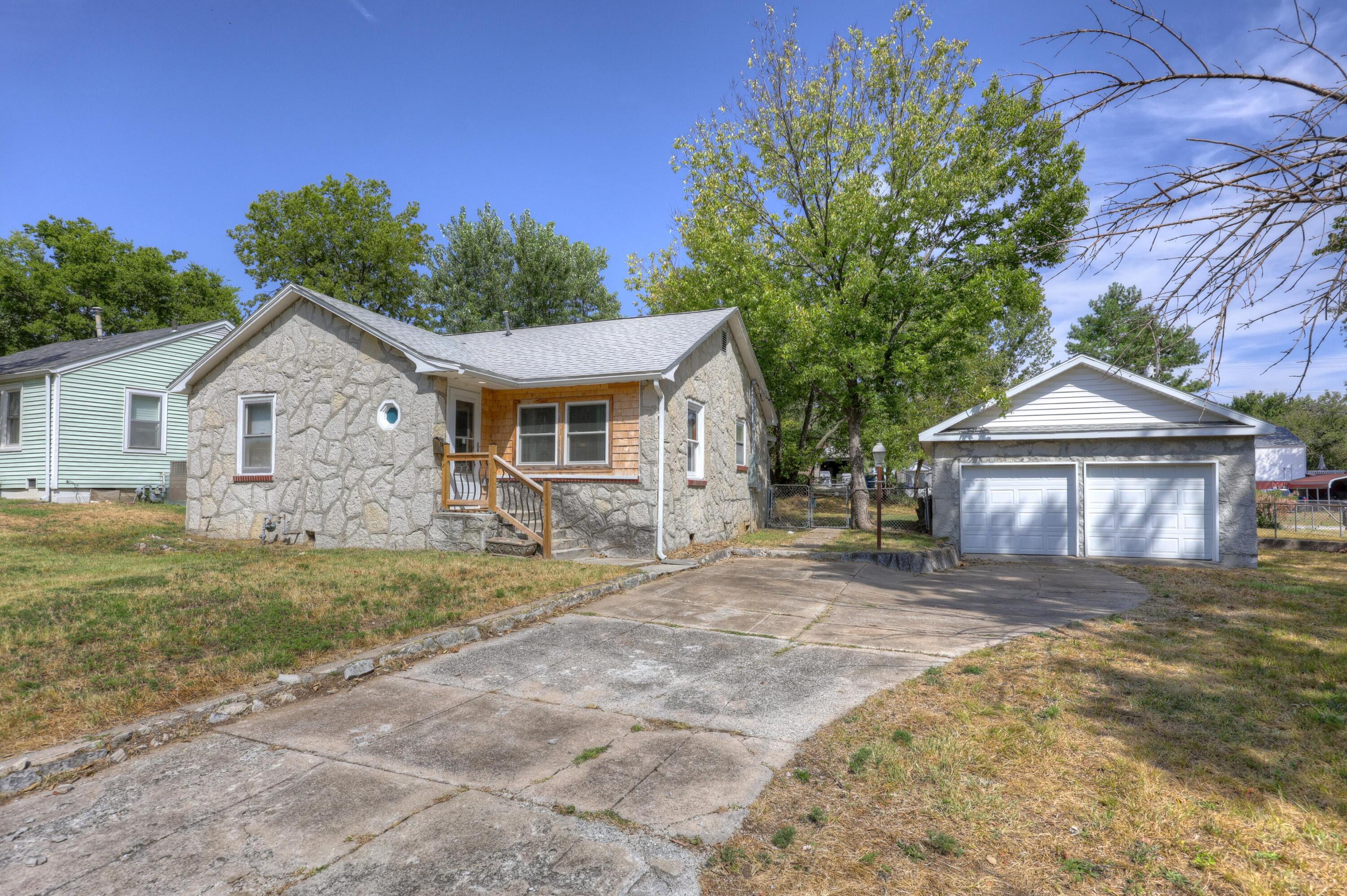 Photo 2 - Residential for sale – 311 S Park Avenue  Joplin, MO