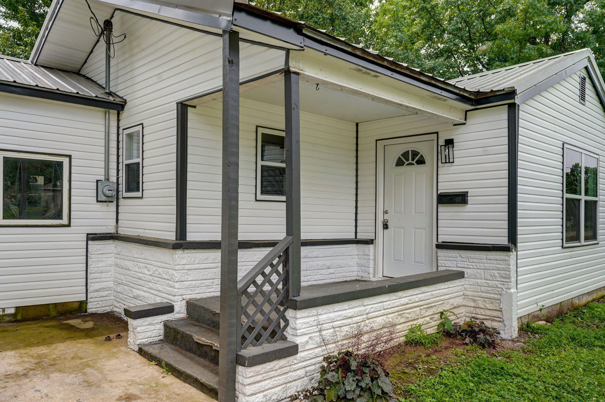 Photo 4 - Residential for sale – 12 E Hawthorne Street  Aurora, MO