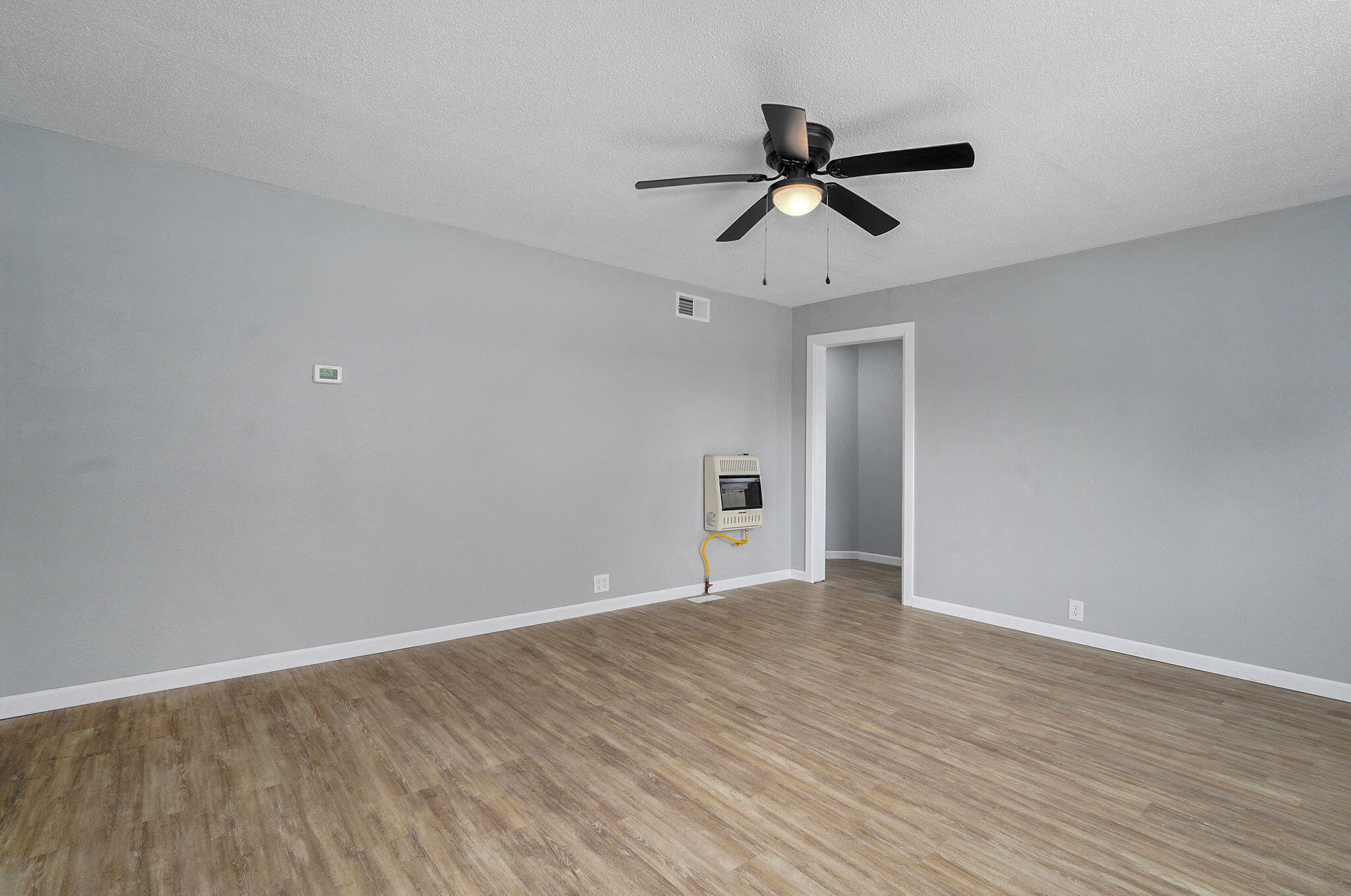 Photo 5 - Residential for sale – 12 E Hawthorne Street  Aurora, MO