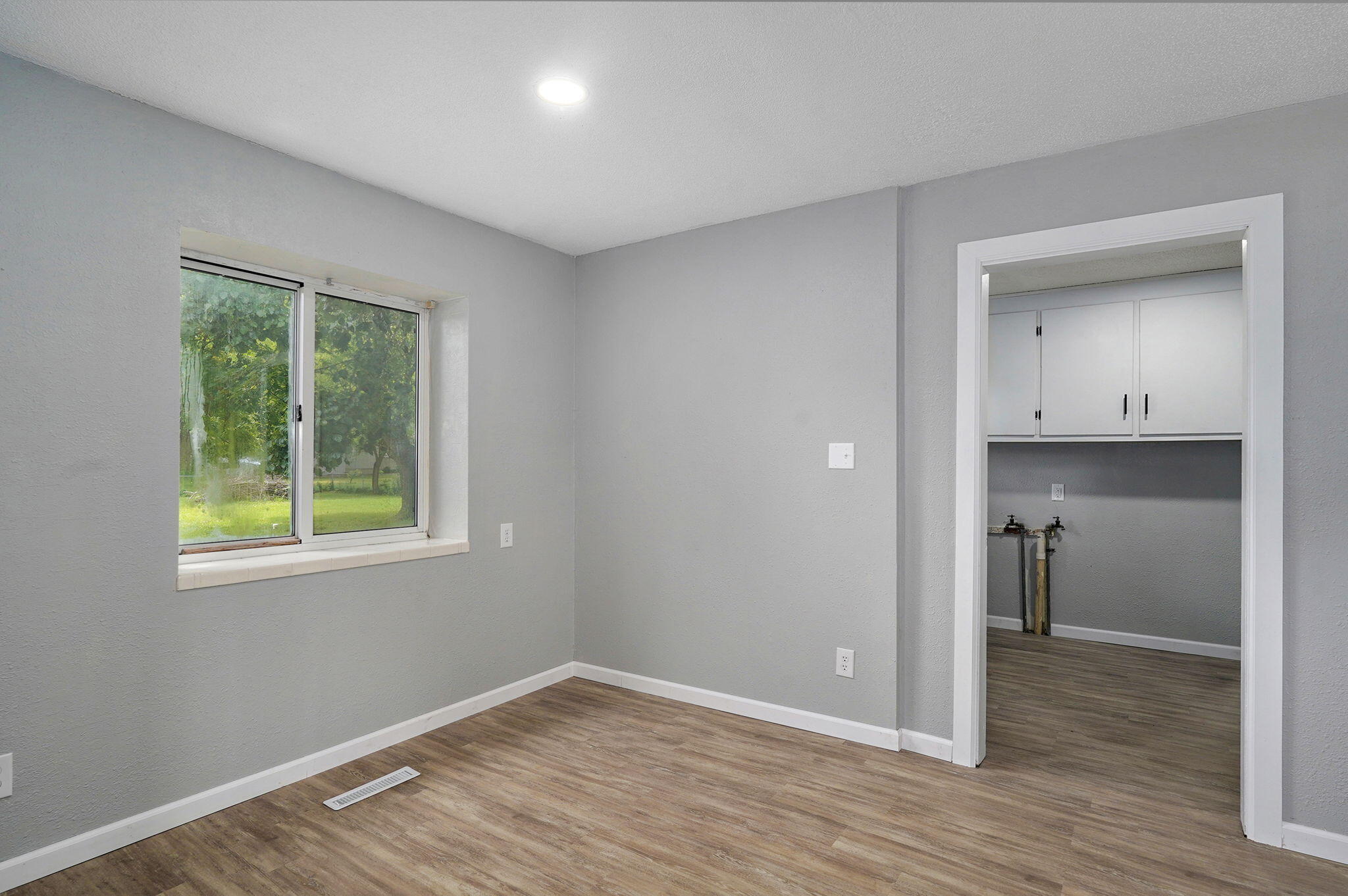 Photo 12 - Residential for sale – 12 E Hawthorne Street  Aurora, MO