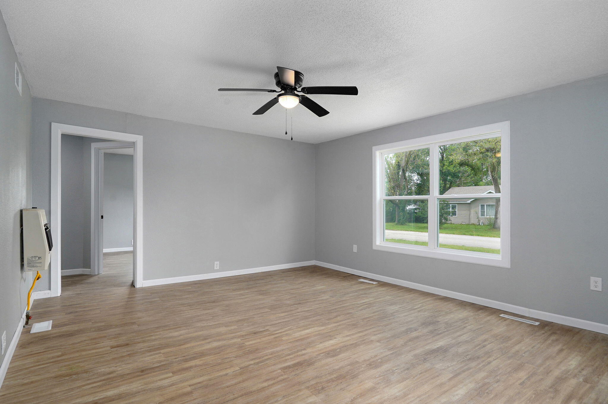 Photo 6 - Residential for sale – 12 E Hawthorne Street  Aurora, MO