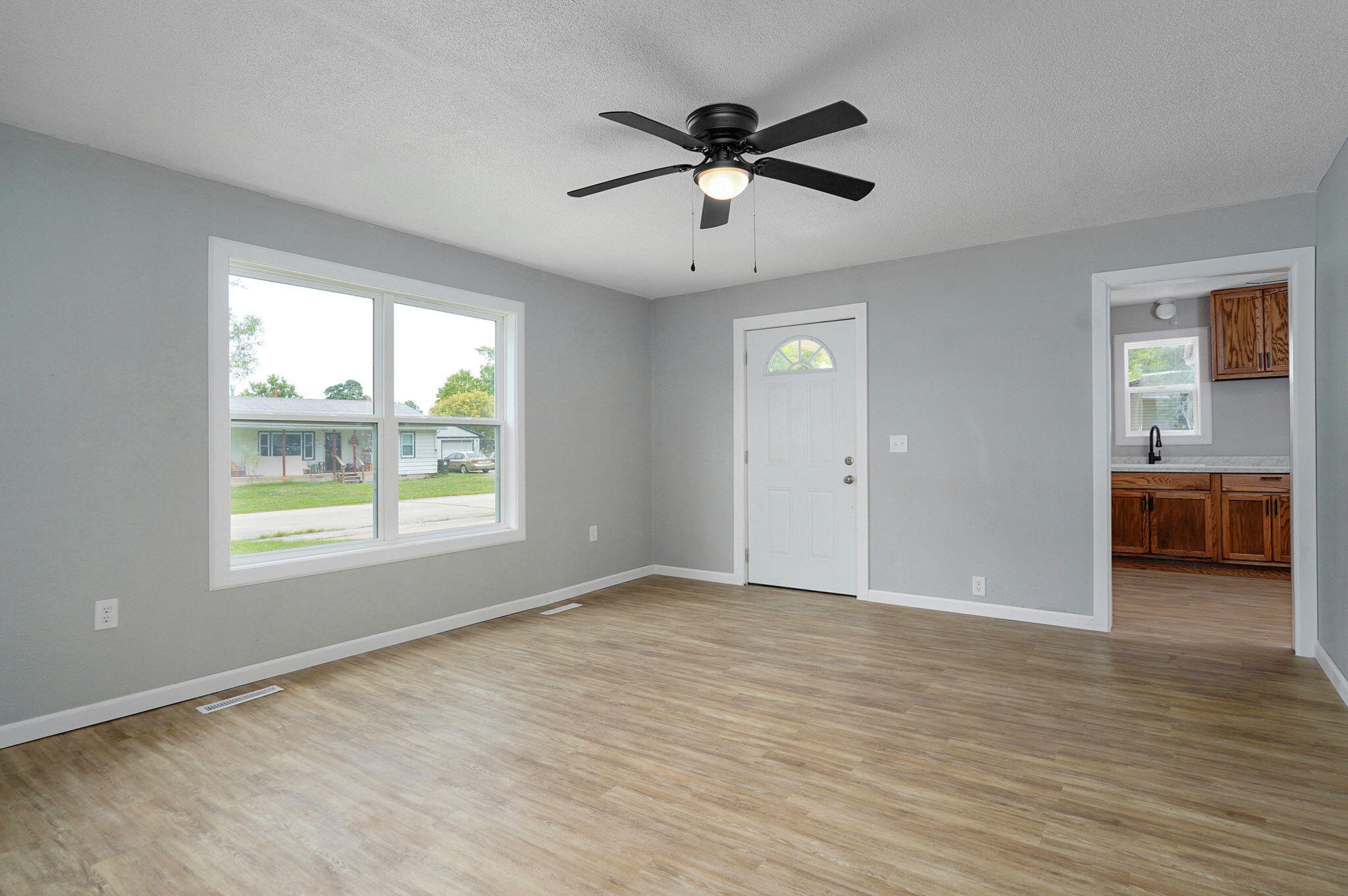 Photo 7 - Residential for sale – 12 E Hawthorne Street  Aurora, MO