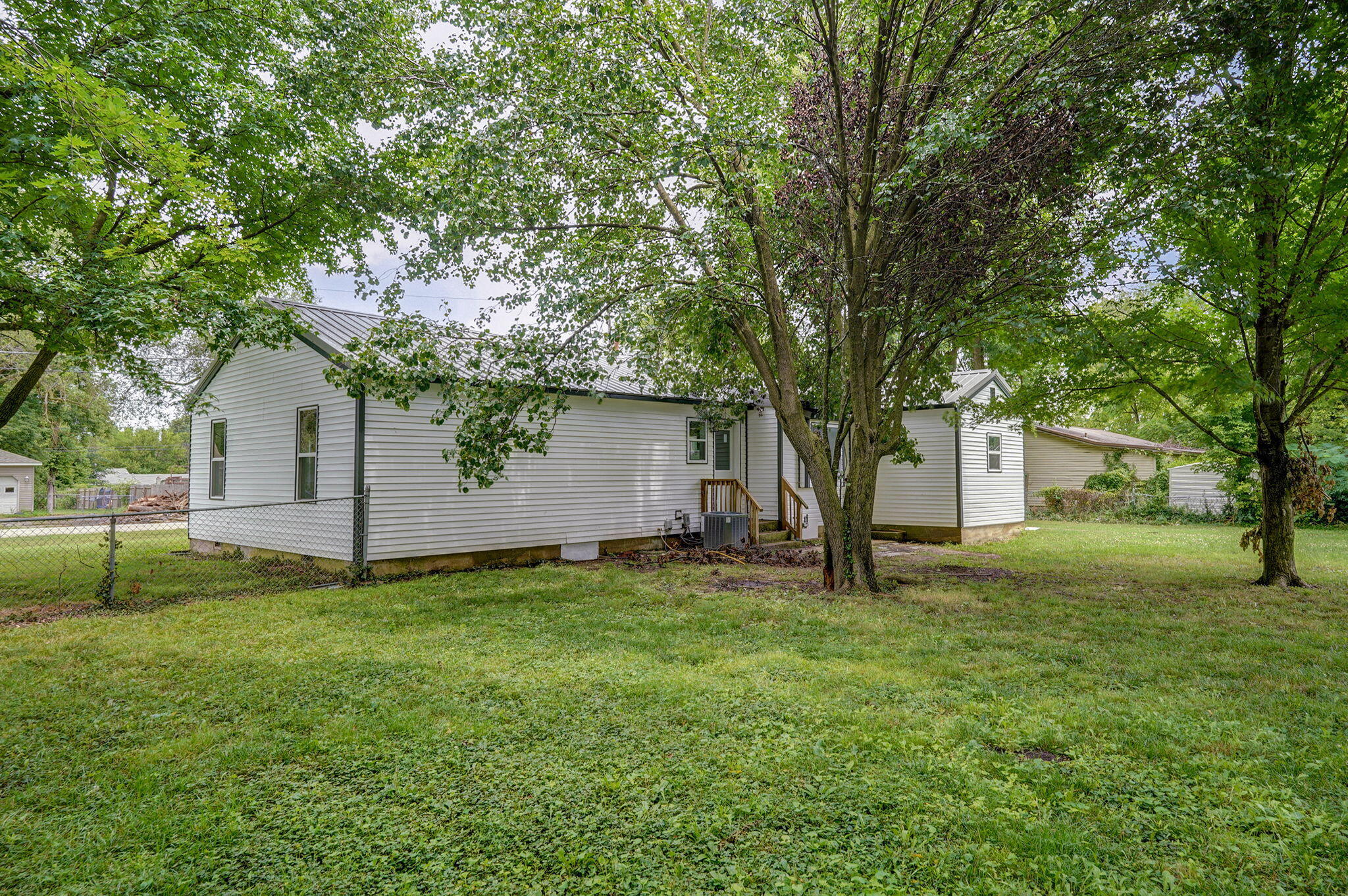 Photo 23 - Residential for sale – 12 E Hawthorne Street  Aurora, MO