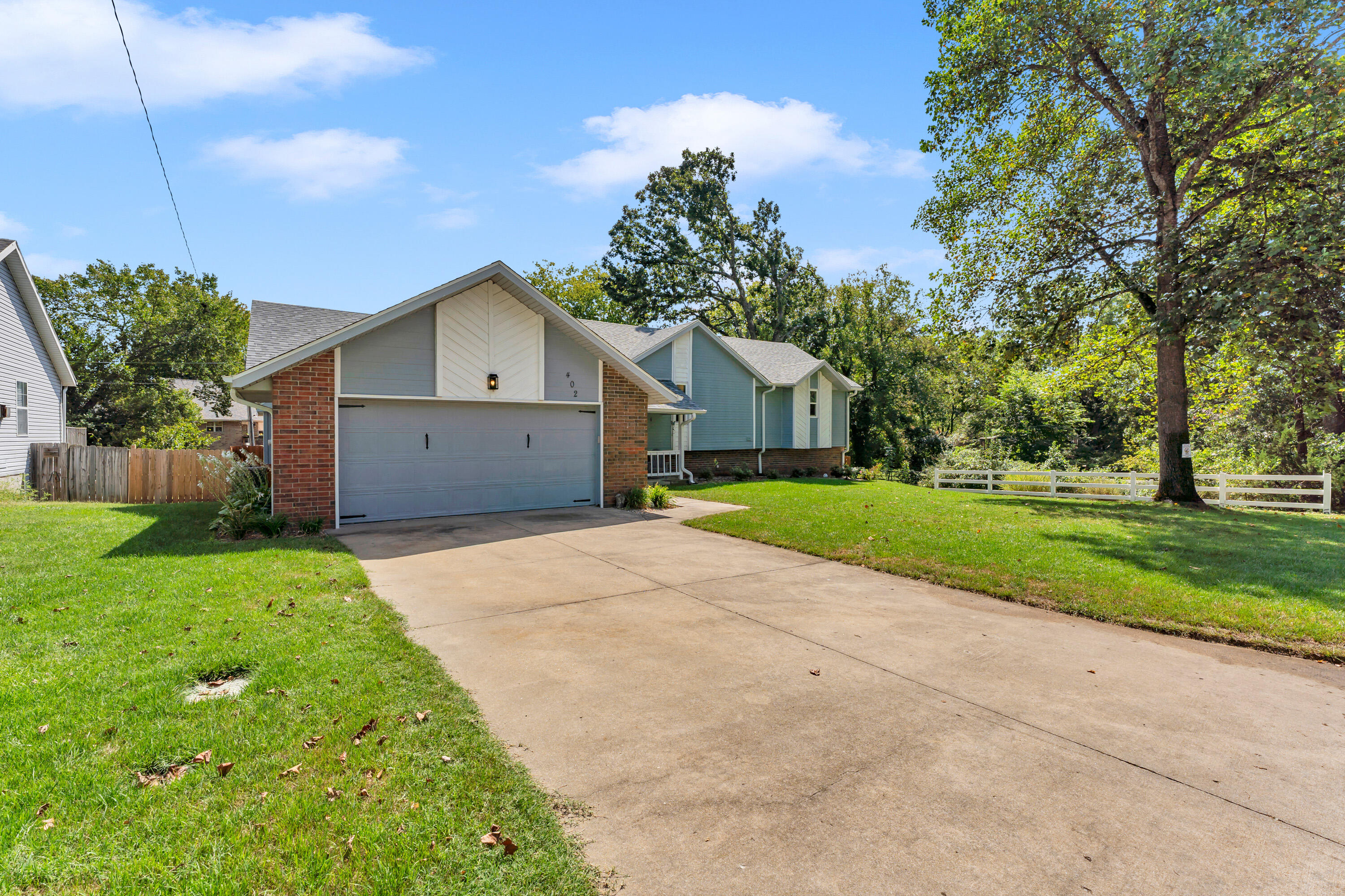 Photo 2 - Residential for sale – 402 N Hightower Avenue  Nixa, MO
