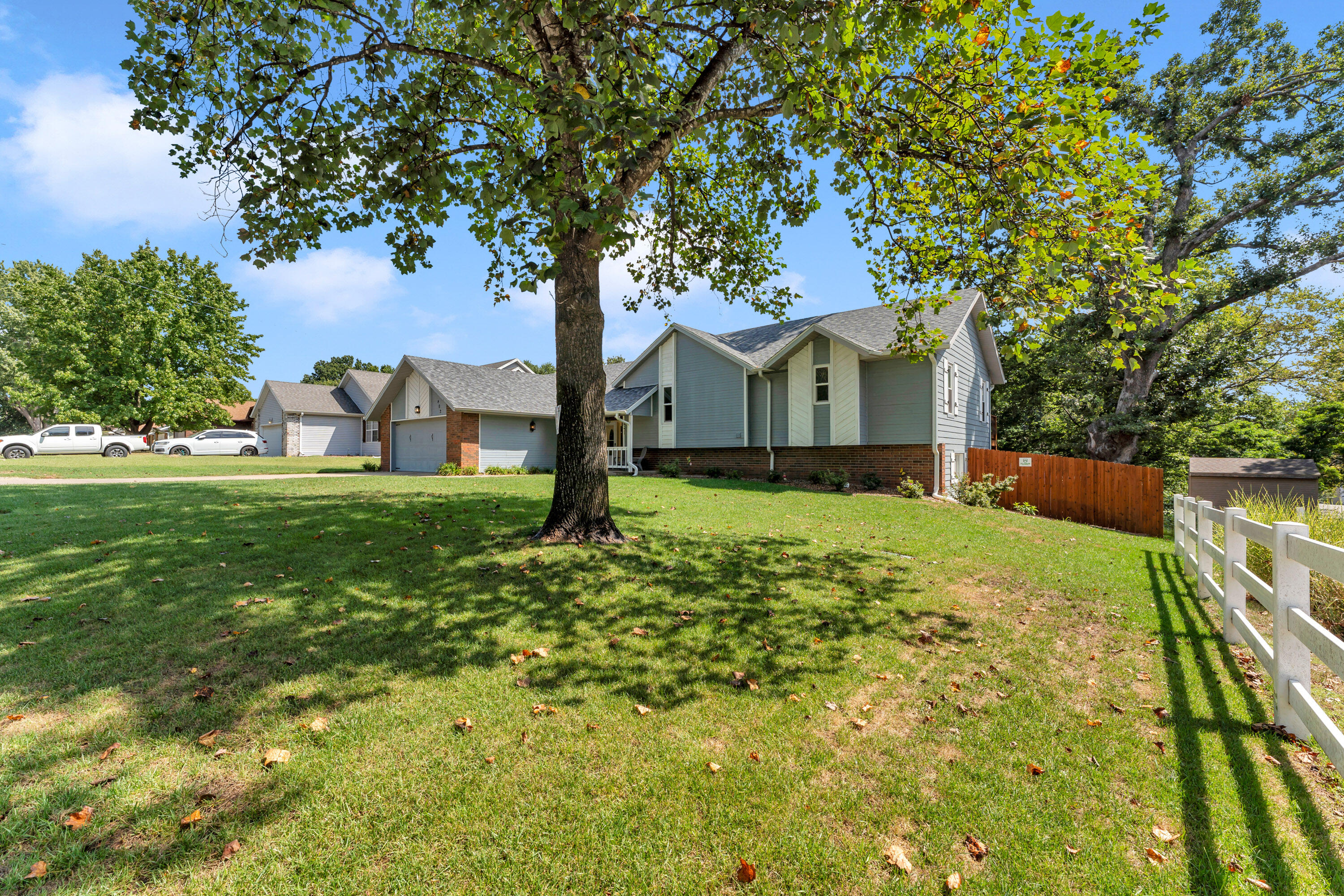 Photo 3 - Residential for sale – 402 N Hightower Avenue  Nixa, MO