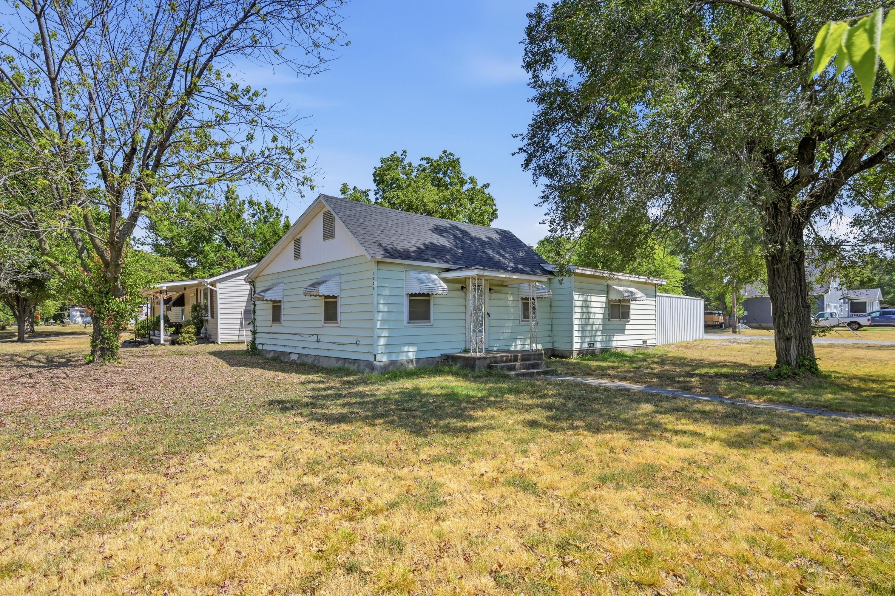 Photo 2 - Residential for sale – 1229 S Monroe Avenue  Joplin, MO