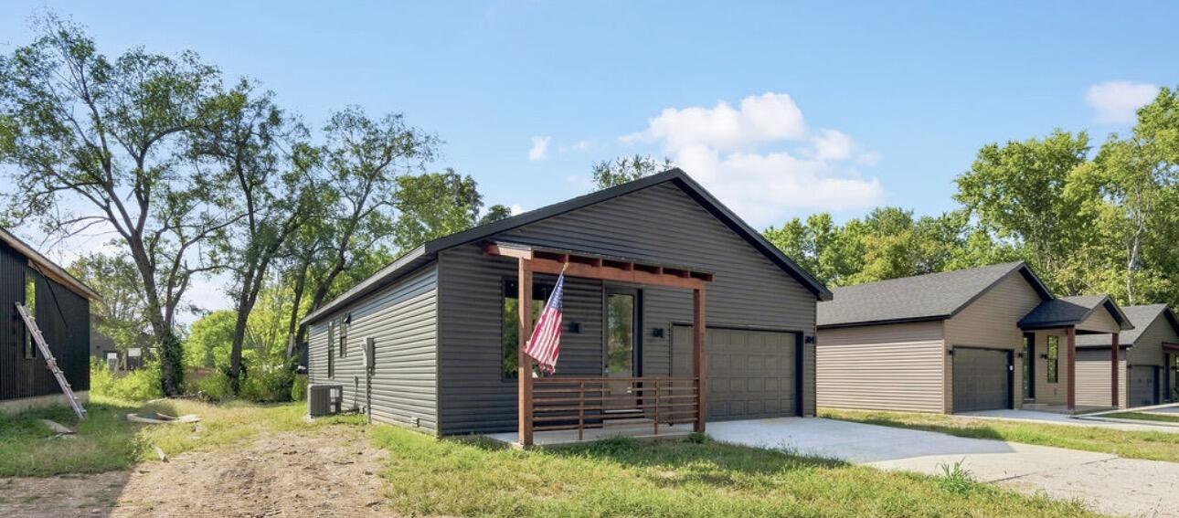 Photo 2 - Residential for sale – 325 S Oak Avenue  Sparta, MO