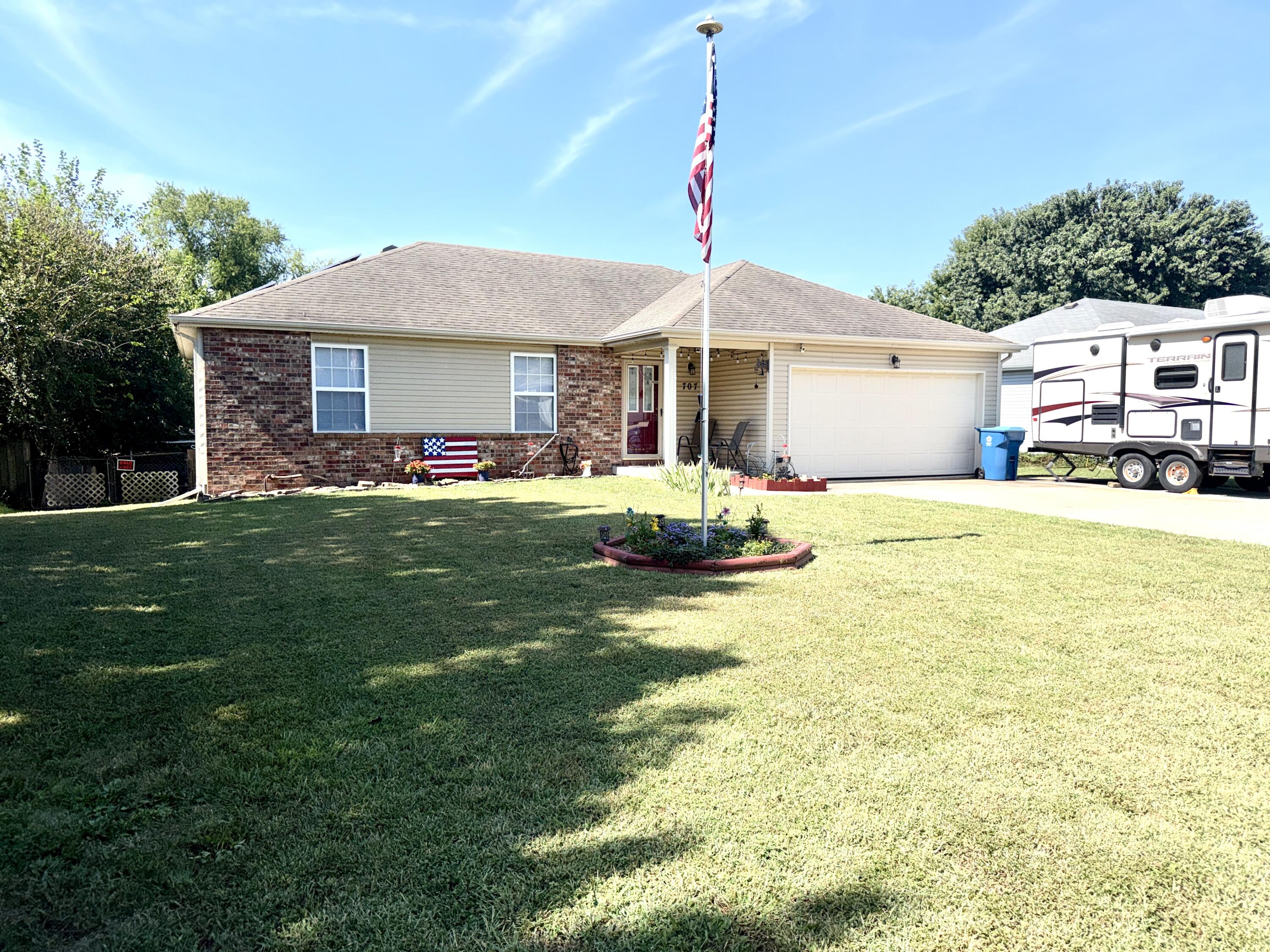 Photo 2 - Residential for sale – 707 S Sunmeadow Drive  Strafford, MO